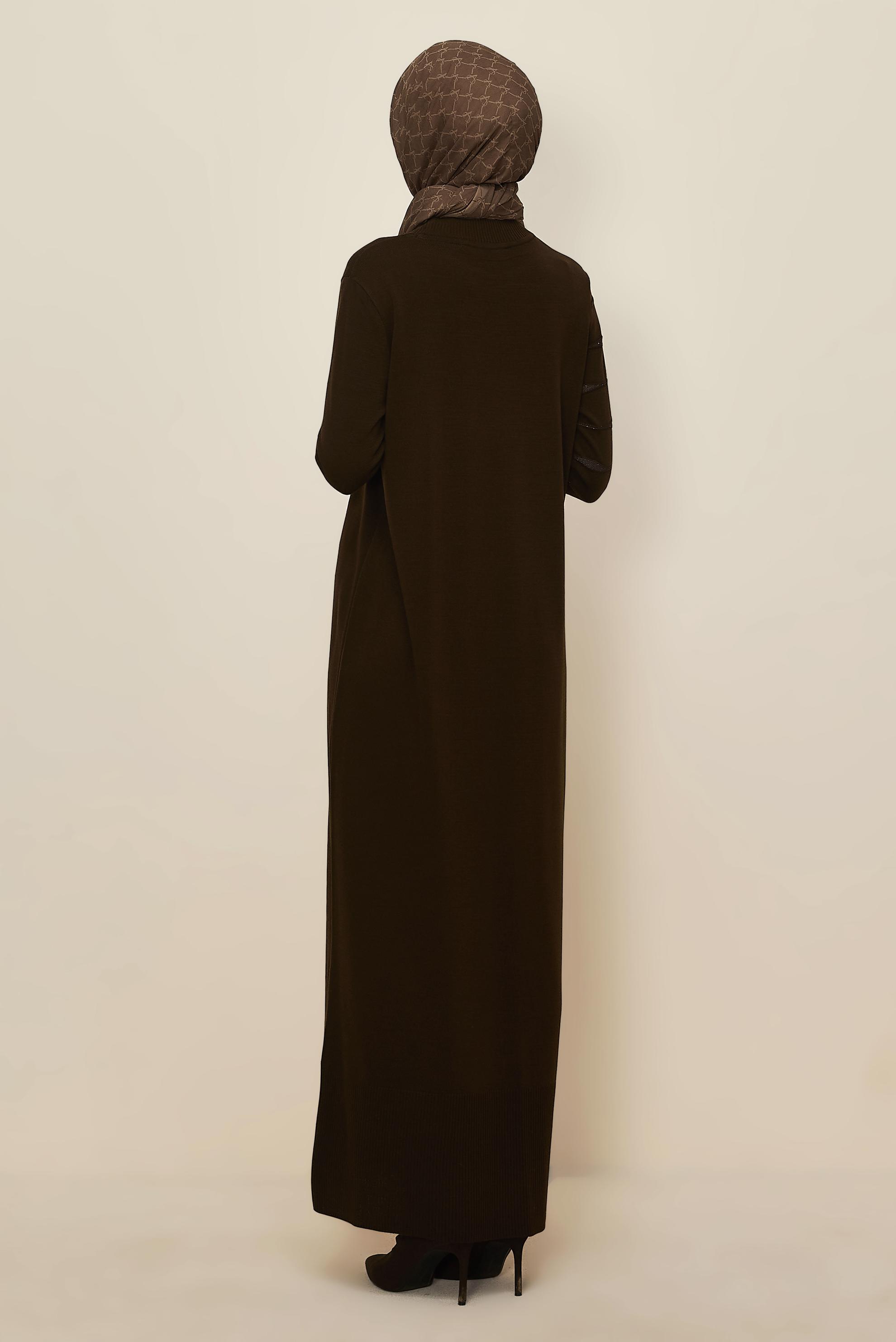 Tesettür giyim KAHVE PUL İŞLEMELİ TRİKO ELBİSE 45822