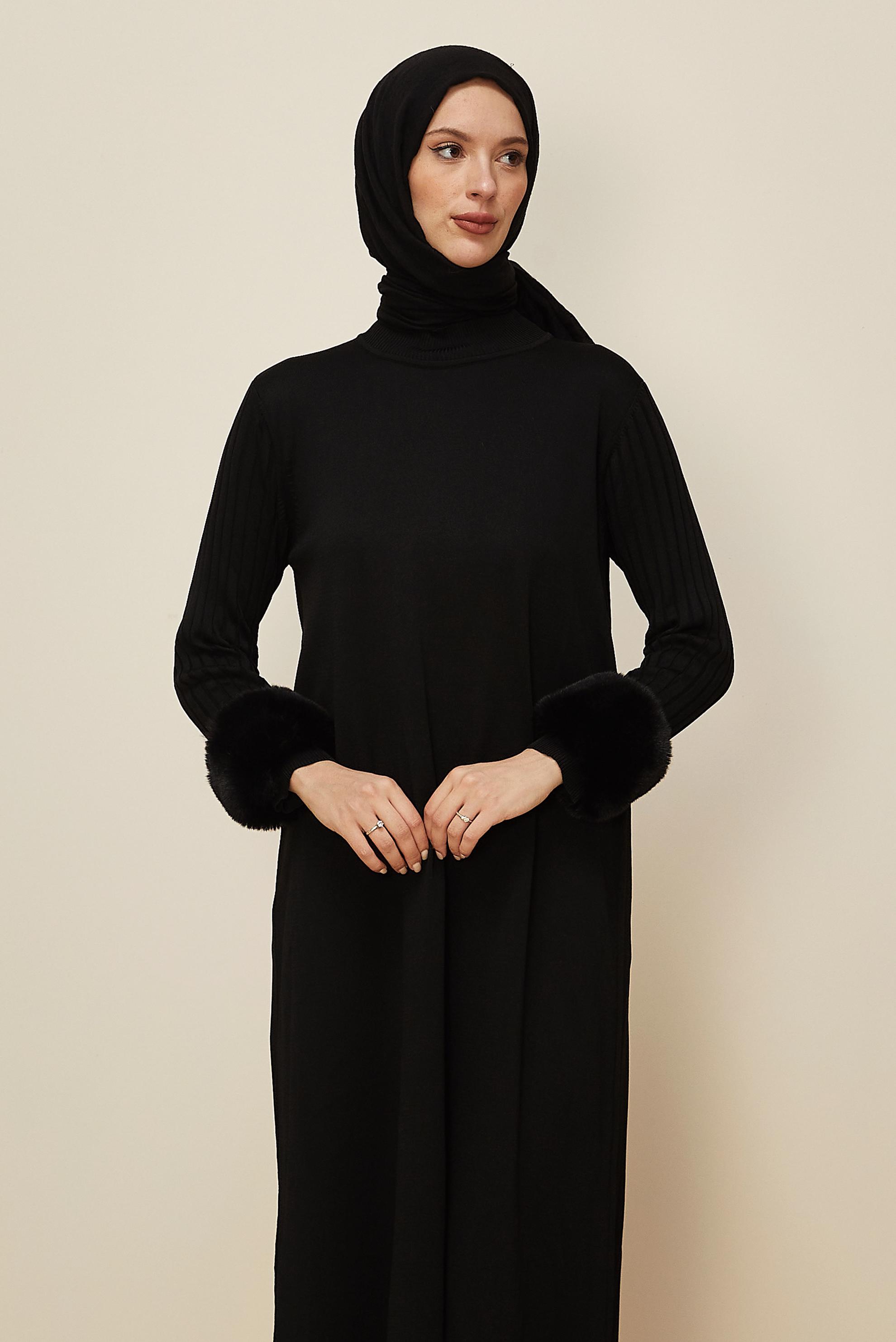 Tesettür giyim SİYAH KÜRK DETAYLI TRİKO ELBİSE 45890