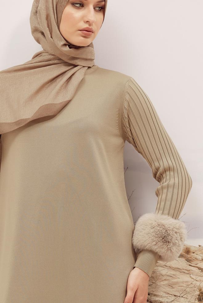 Tesettür giyim BEJ KÜRK DETAYLI TRİKO ELBİSE 45890 - ALVİNA
