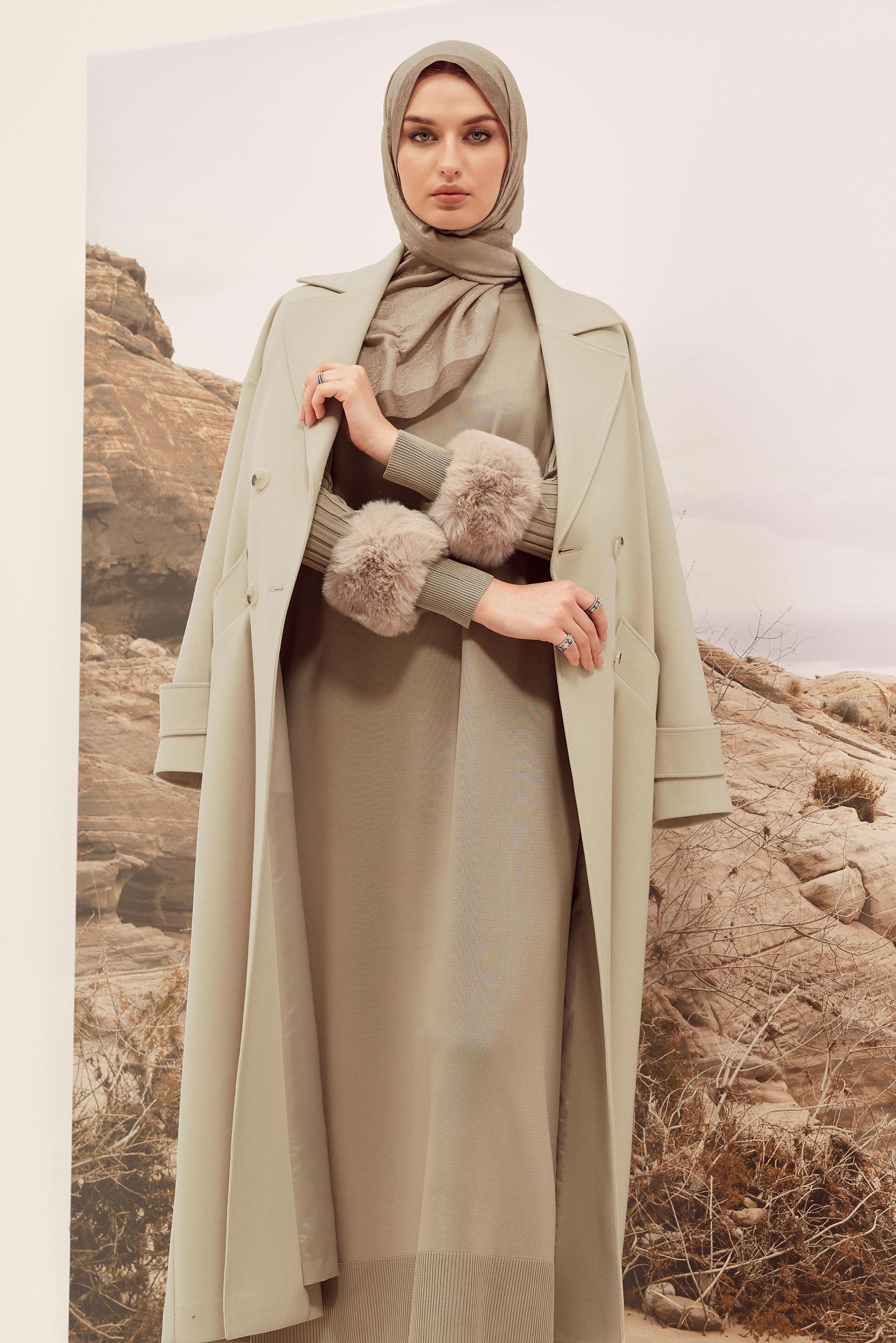 Tesettür giyim BEJ KÜRK DETAYLI TRİKO ELBİSE 45890