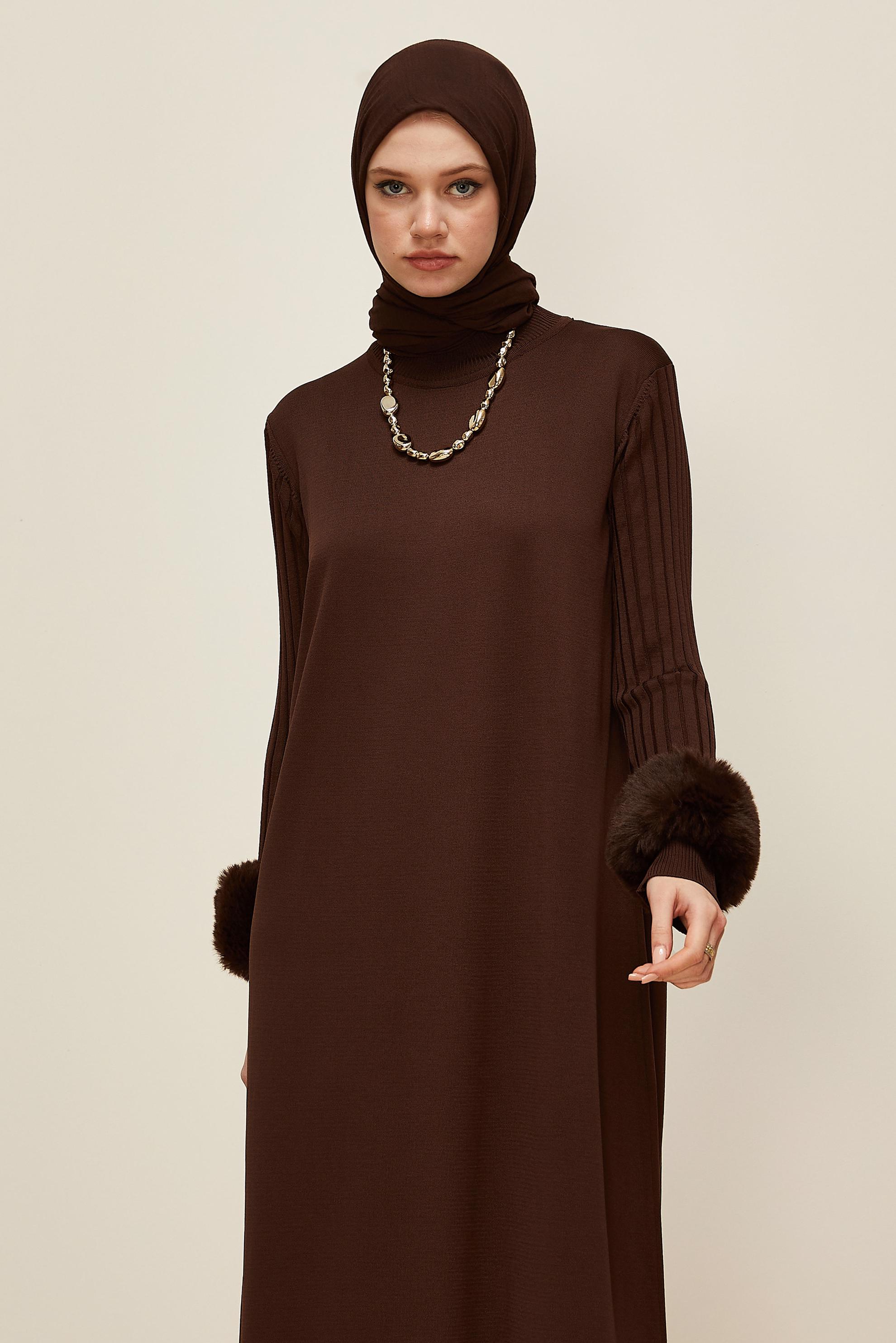 Hijab clothing BROWN FAUX-FUR DETAILED KNITWEAR DRESS 45890