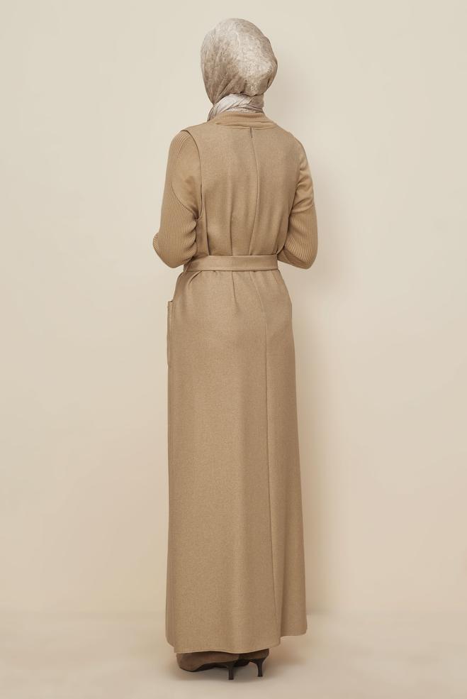 Tesettür giyim BEJ KEMERLİ JİLE ELBİSE 45950 - ALVİNA