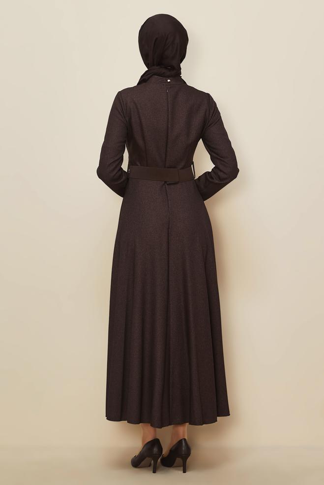 Tesettür giyim KAHVE KEMER DETAYLI ELBİSE 45970 - ALVİNA