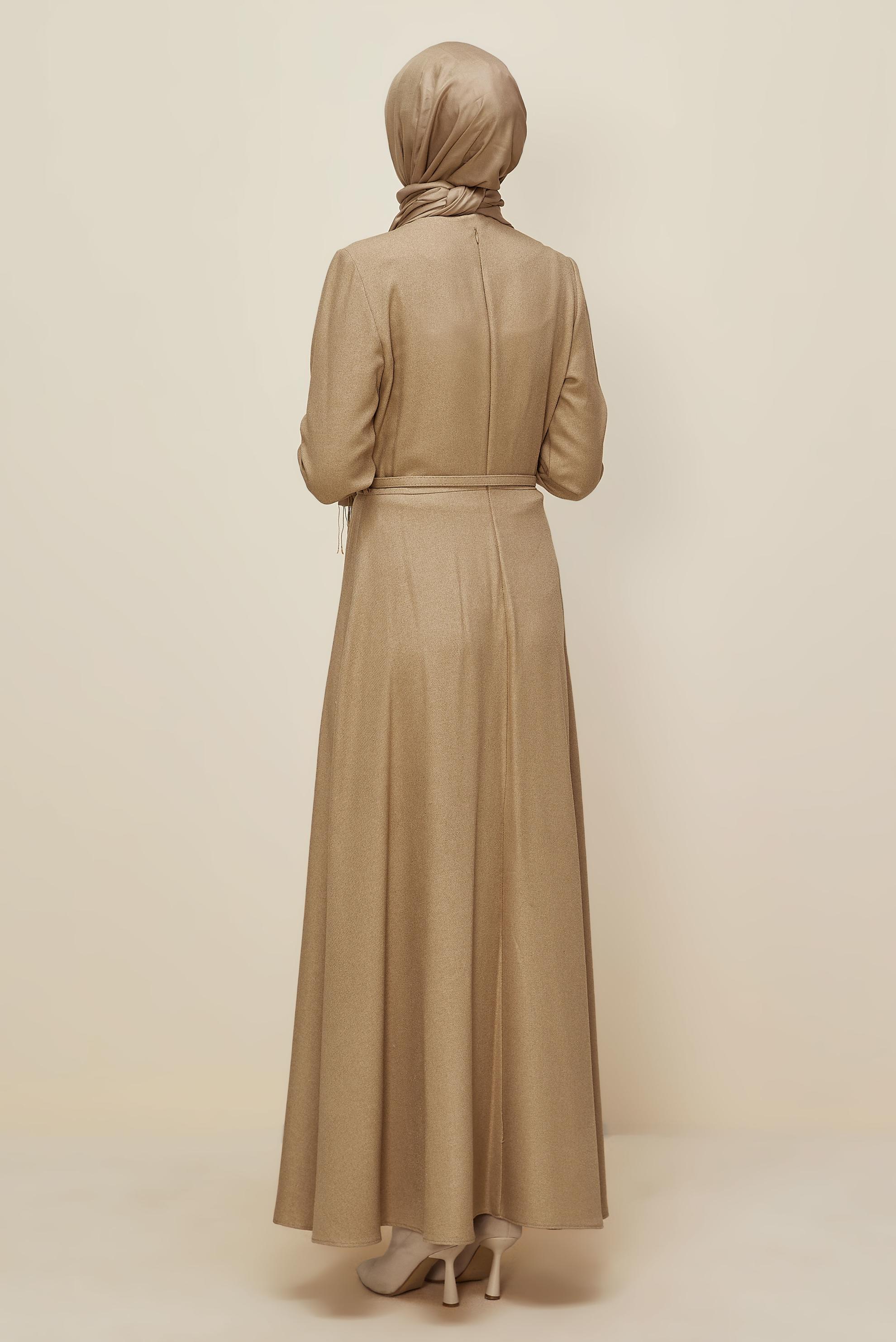 Tesettür giyim BEJ CEKET GÖRÜNÜMLÜ KEMERLİ ELBİSE 45988