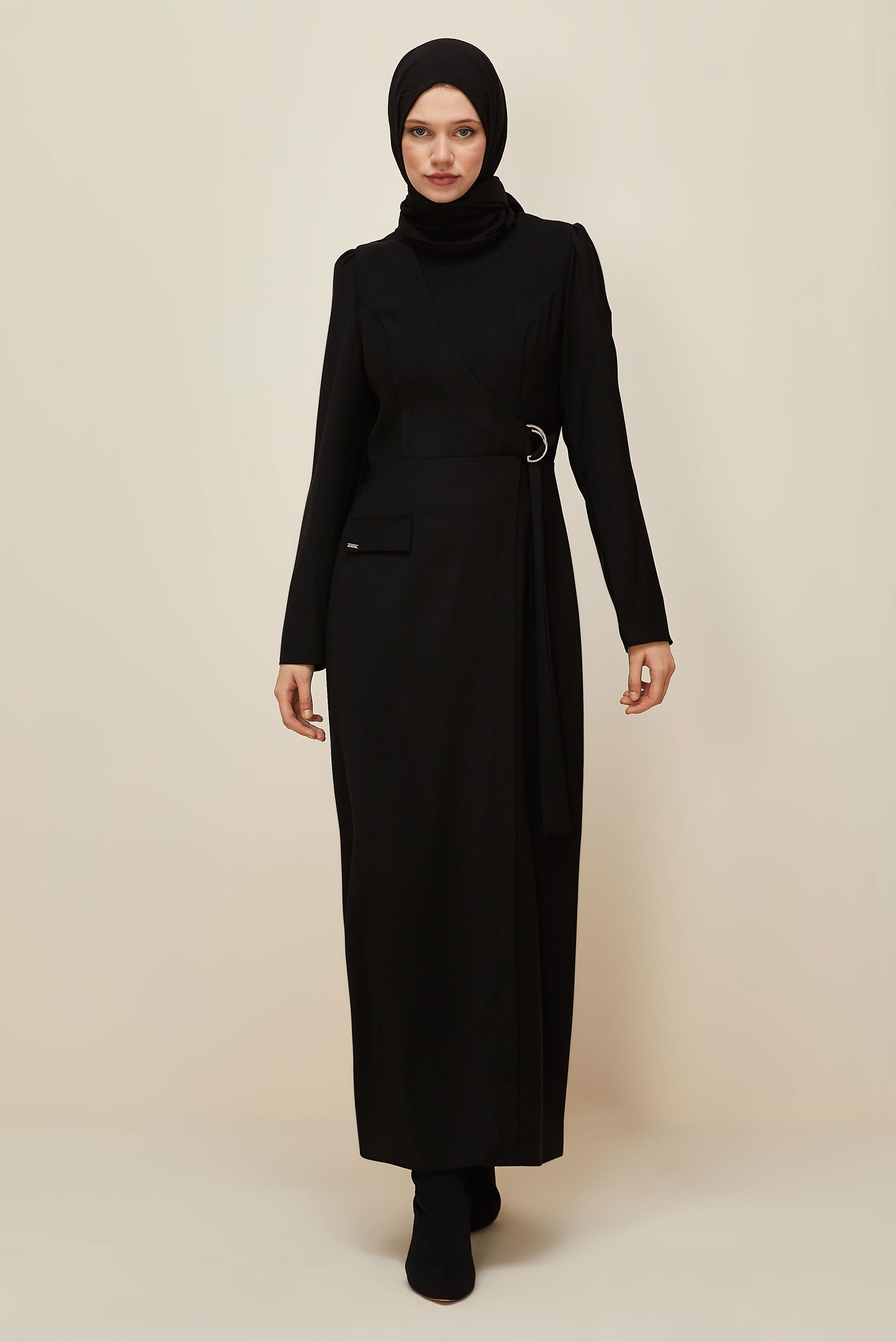 Tesettür giyim SİYAH BİSİKLET YAKA KEMERLİ ELBİSE 46016