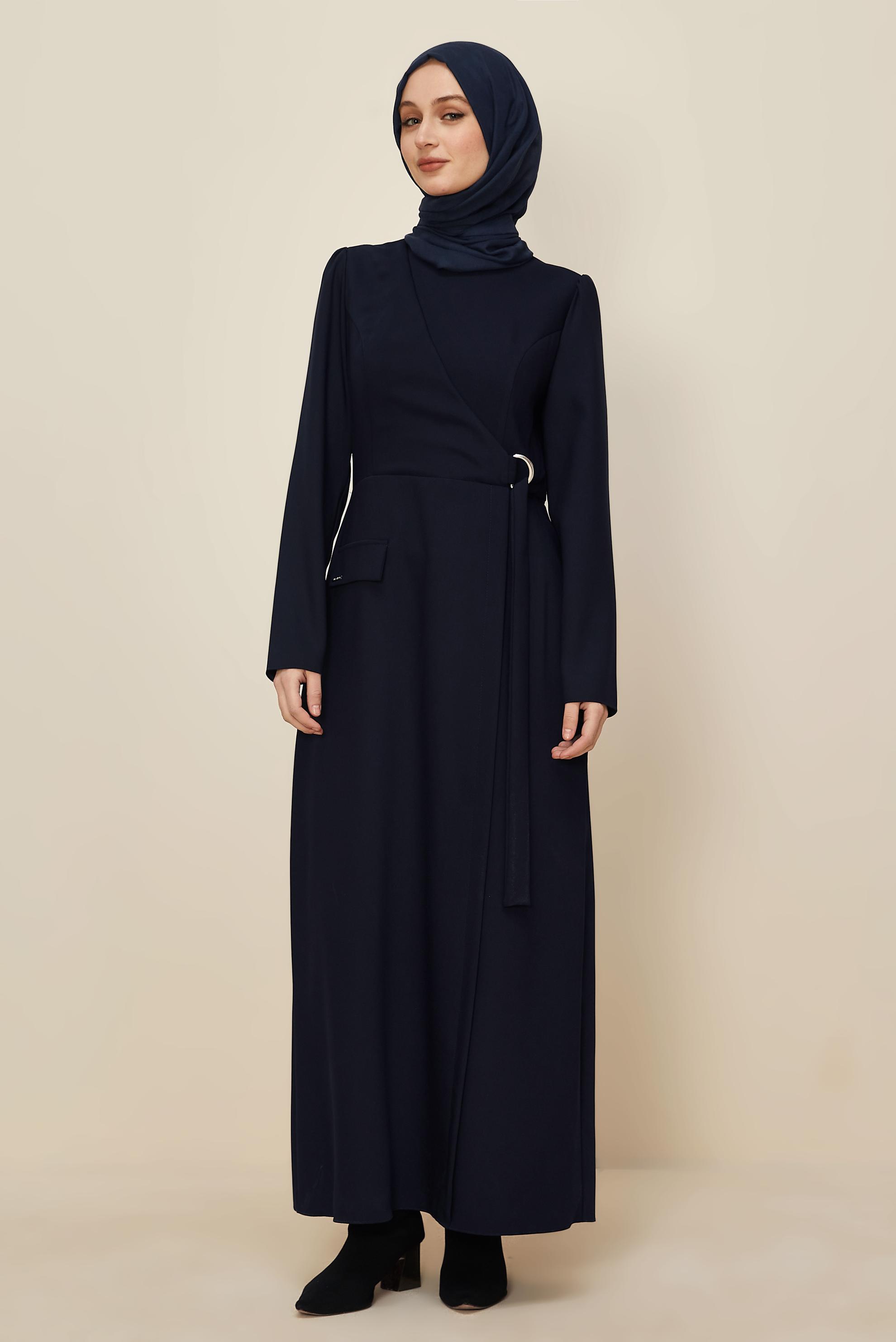 Tesettür giyim LACİVERT BİSİKLET YAKA KEMERLİ ELBİSE 46016