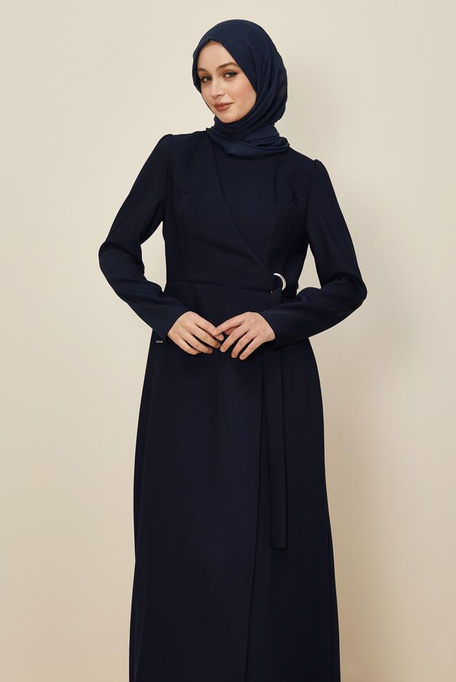 Tesettür giyim LACİVERT BİSİKLET YAKA KEMERLİ ELBİSE 46016 - ALVİNA