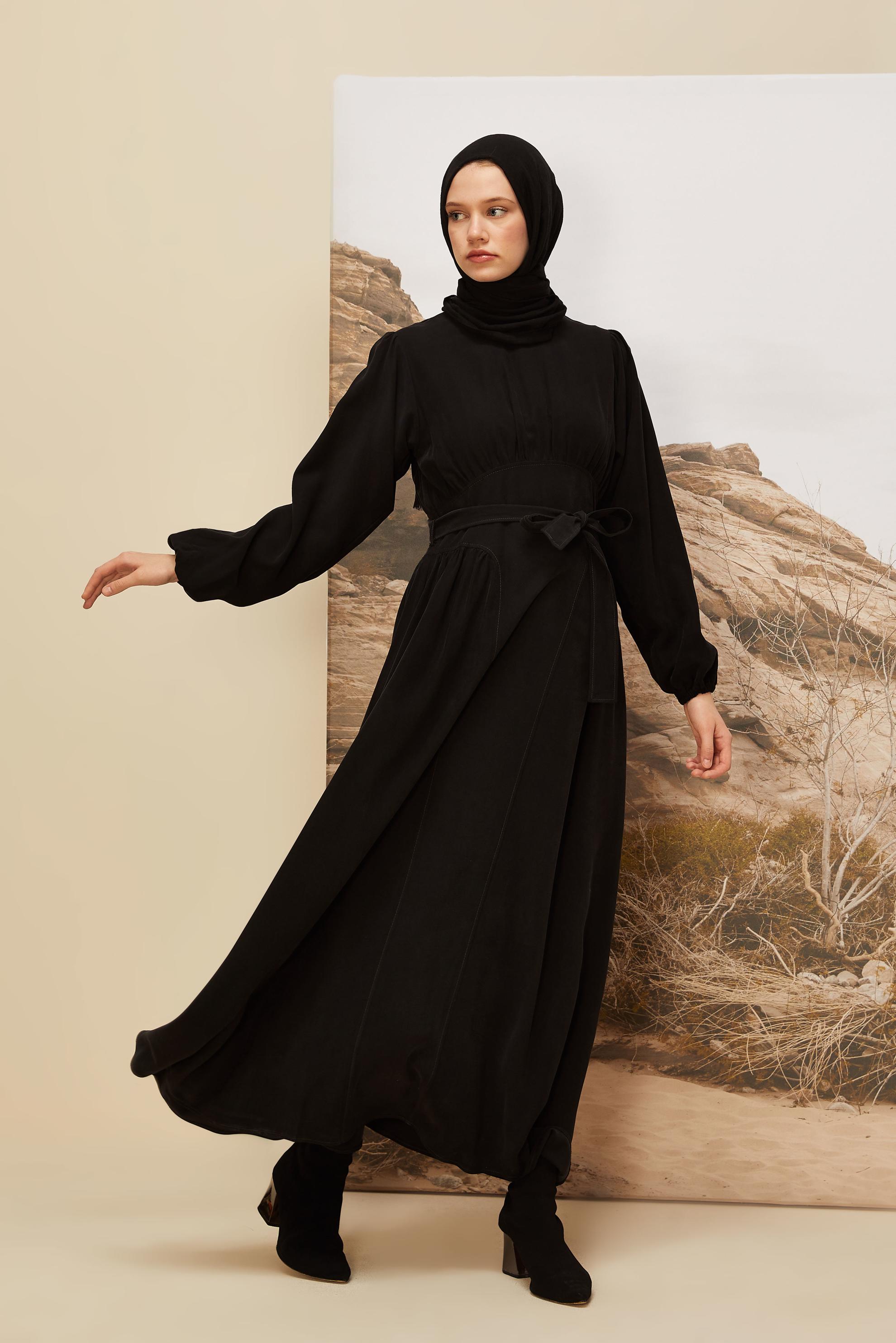 Tesettür giyim SİYAH KUŞAKLI ELBİSE 46047