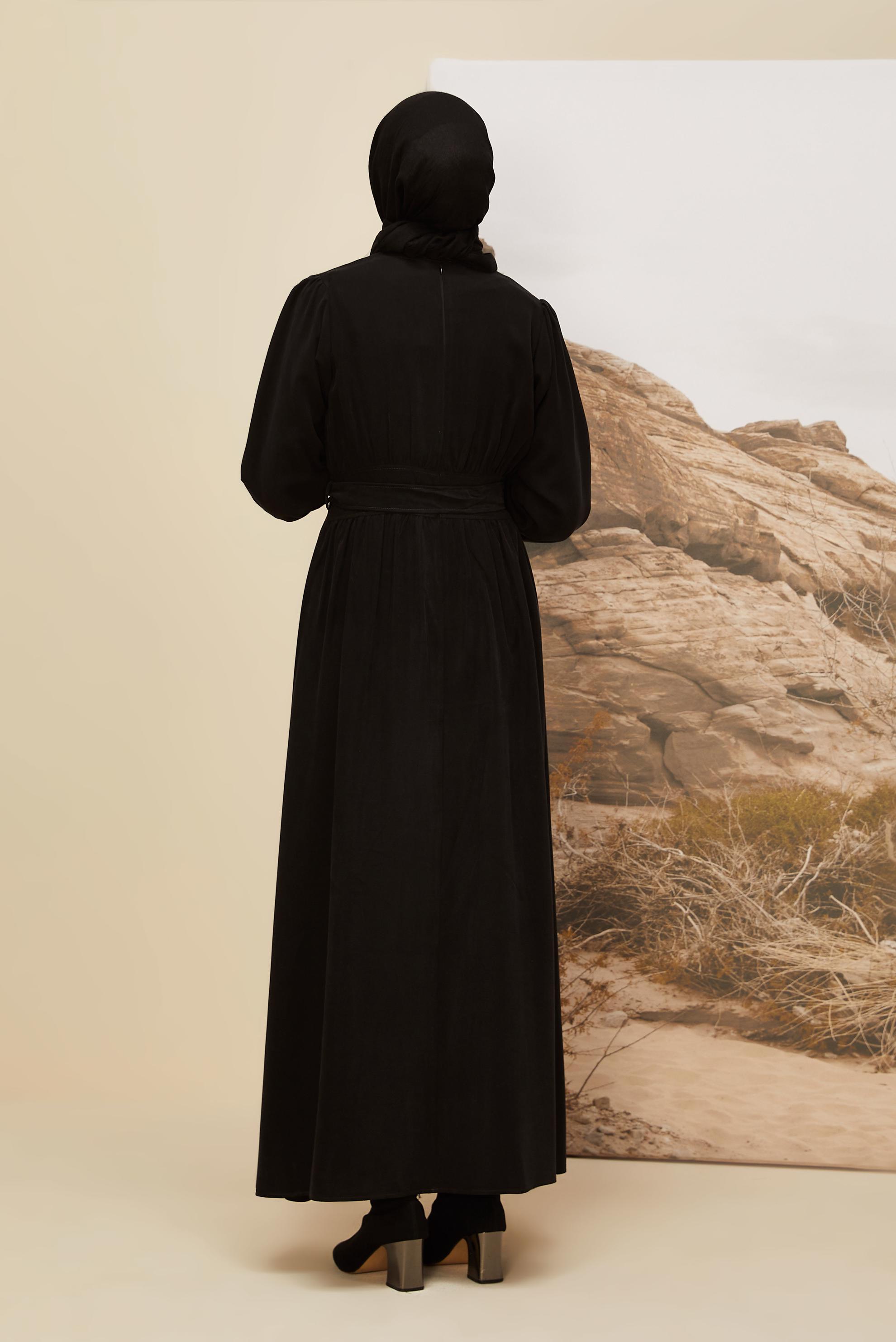 Tesettür giyim SİYAH KUŞAKLI ELBİSE 46047