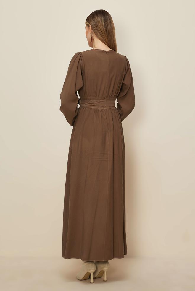Tesettür giyim KAHVE KUŞAKLI ELBİSE 46047 - ALVİNA