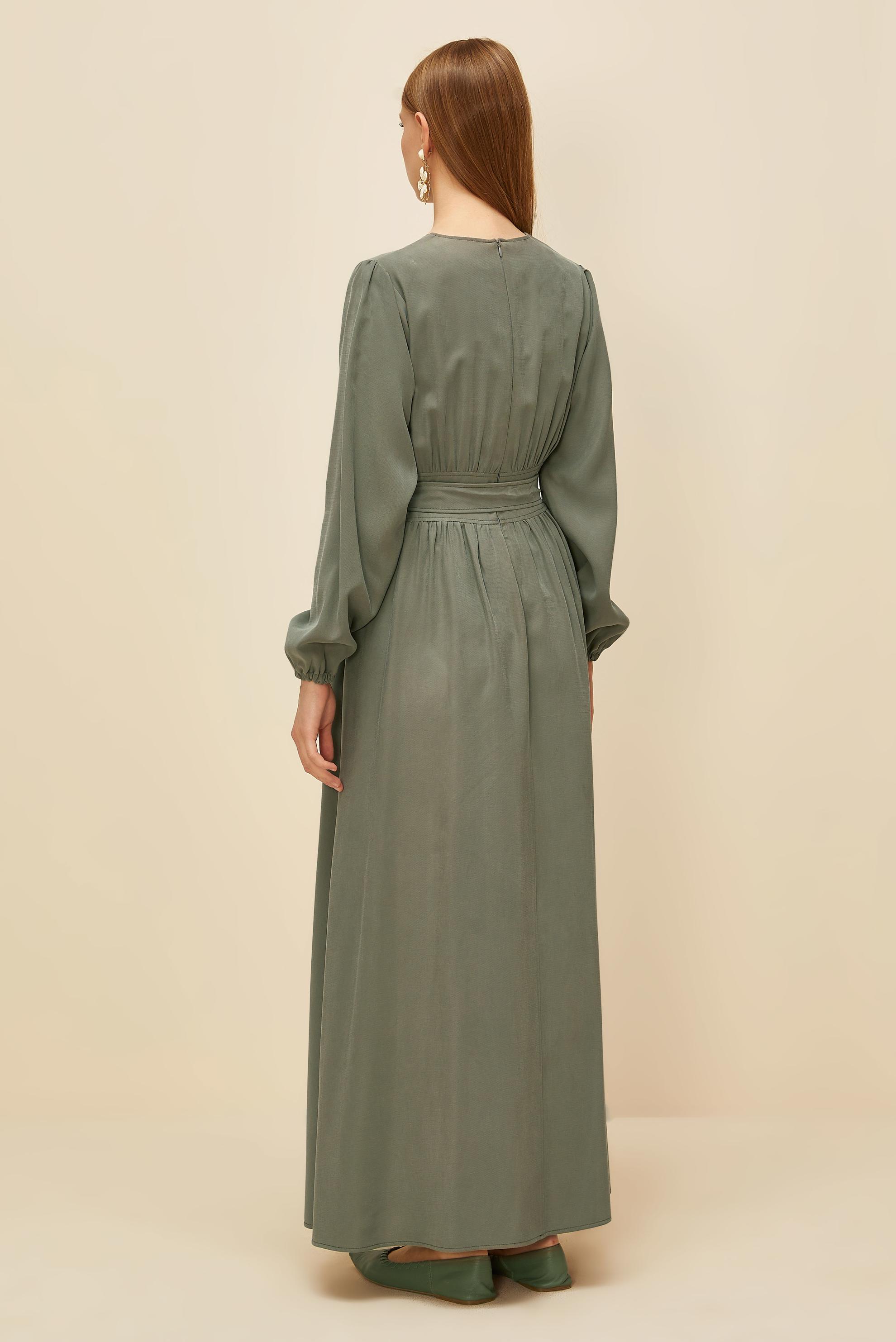 Tesettür giyim HAKİ KUŞAKLI ELBİSE 46047