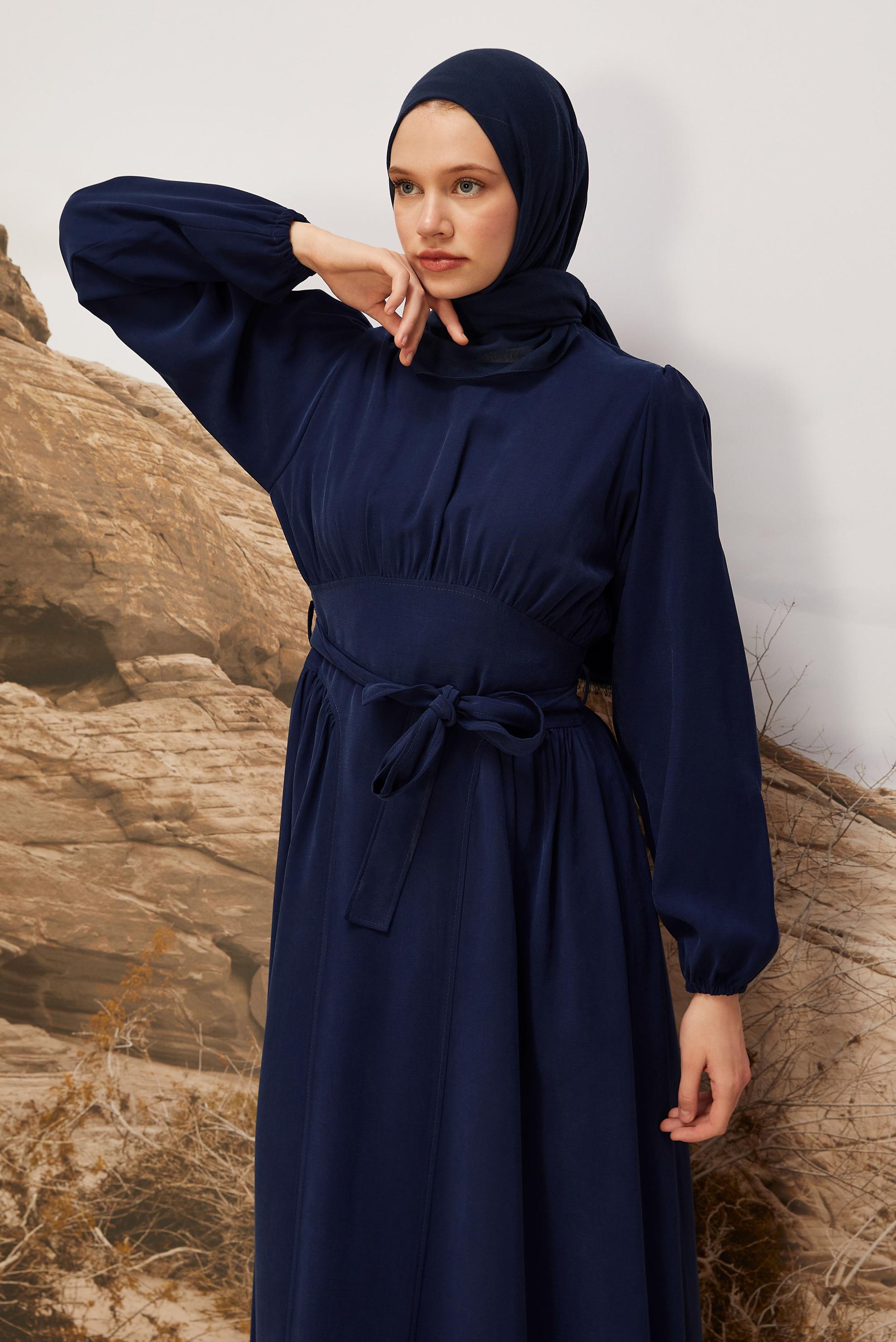 Tesettür giyim LACİVERT KUŞAKLI ELBİSE 46047