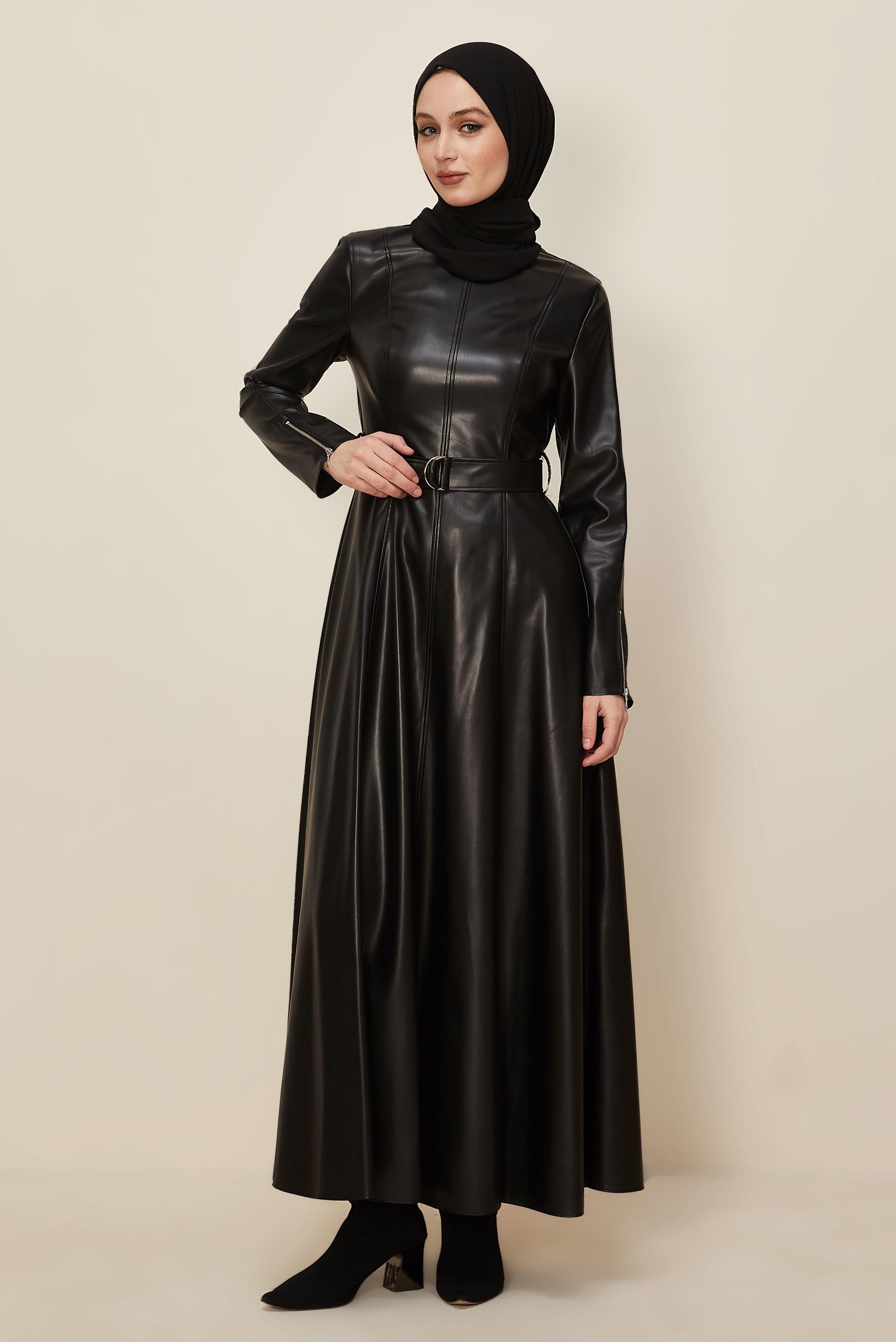 Tesettür giyim SİYAH KEMERLİ SUNİ DERİ ELBİSE 46062