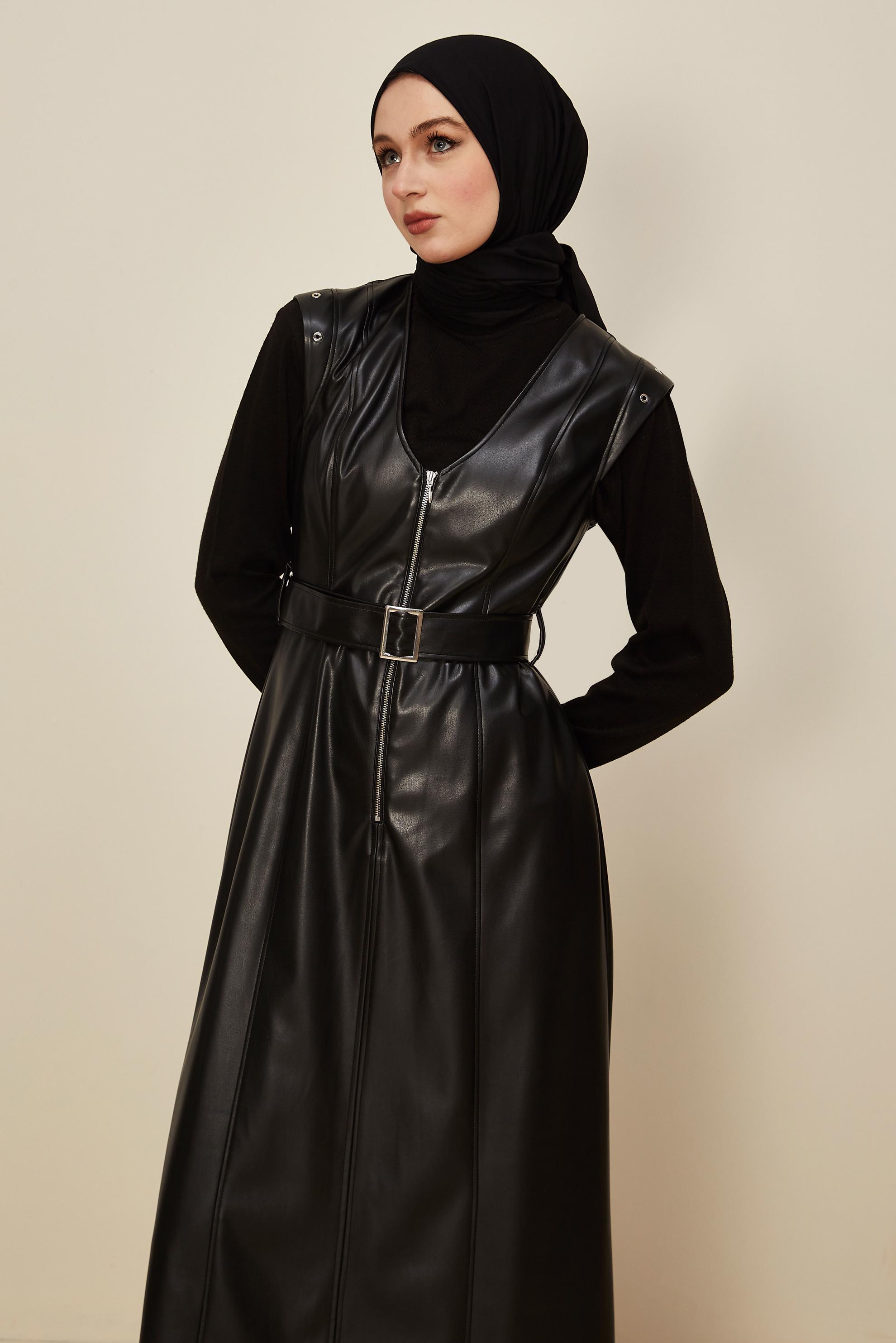 Tesettür giyim SİYAH KEMERLİ SUNİ DERİ JİLE ELBİSE 46083