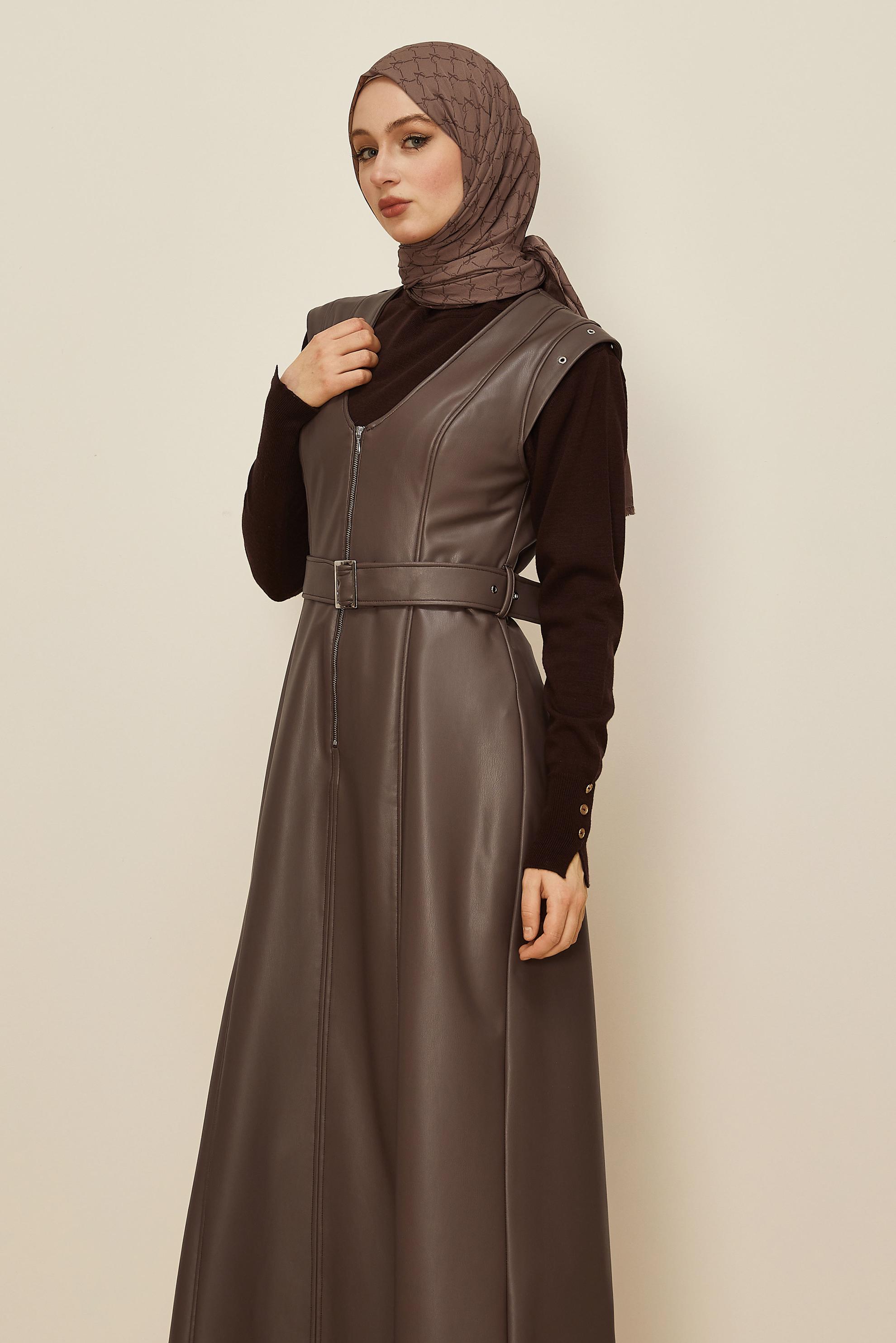 Tesettür giyim KAHVE KEMERLİ SUNİ DERİ JİLE ELBİSE 46083
