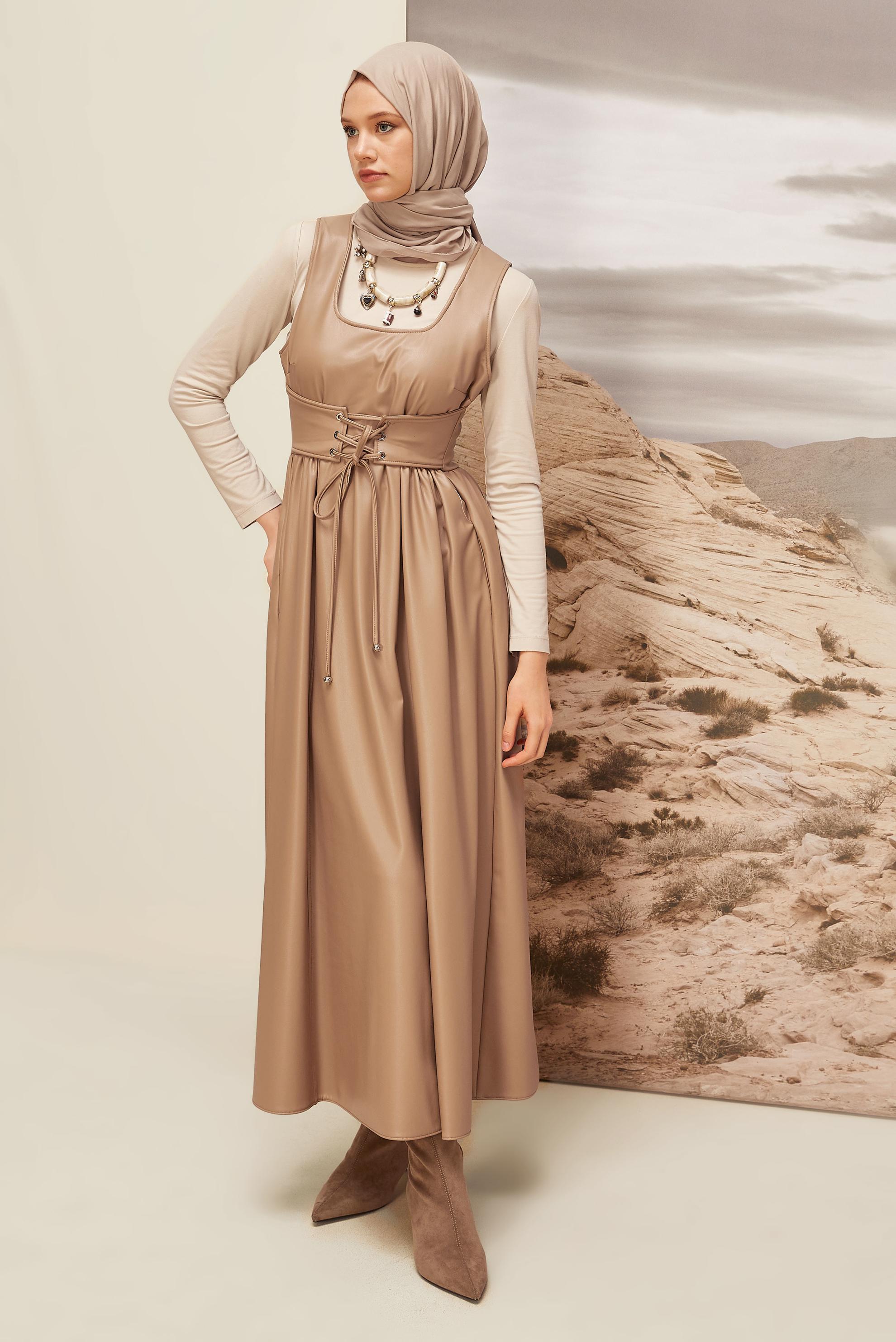 Tesettür giyim BEJ SUNİ DERİ JİLE ELBİSE 46092