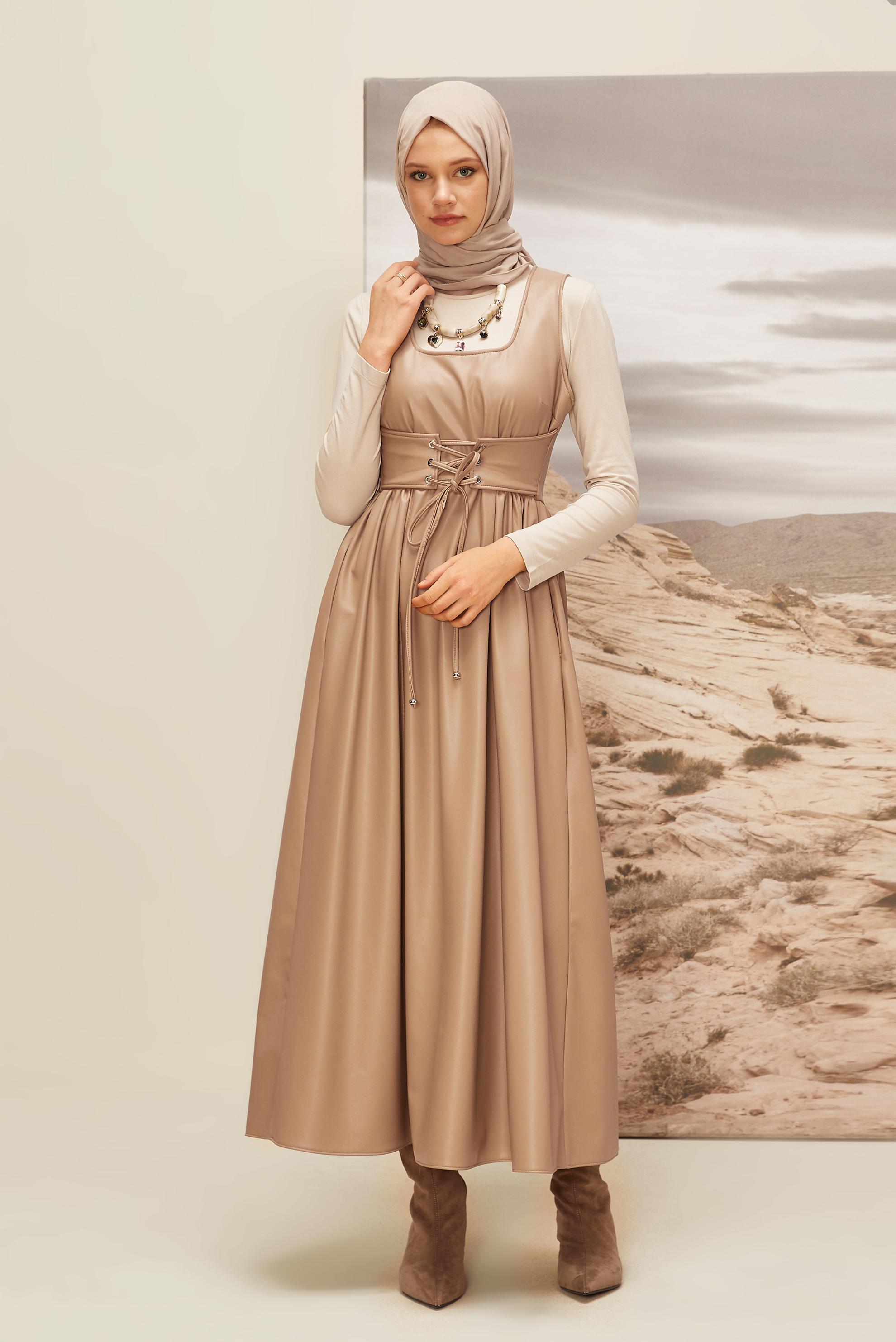 Tesettür giyim BEJ SUNİ DERİ JİLE ELBİSE 46092