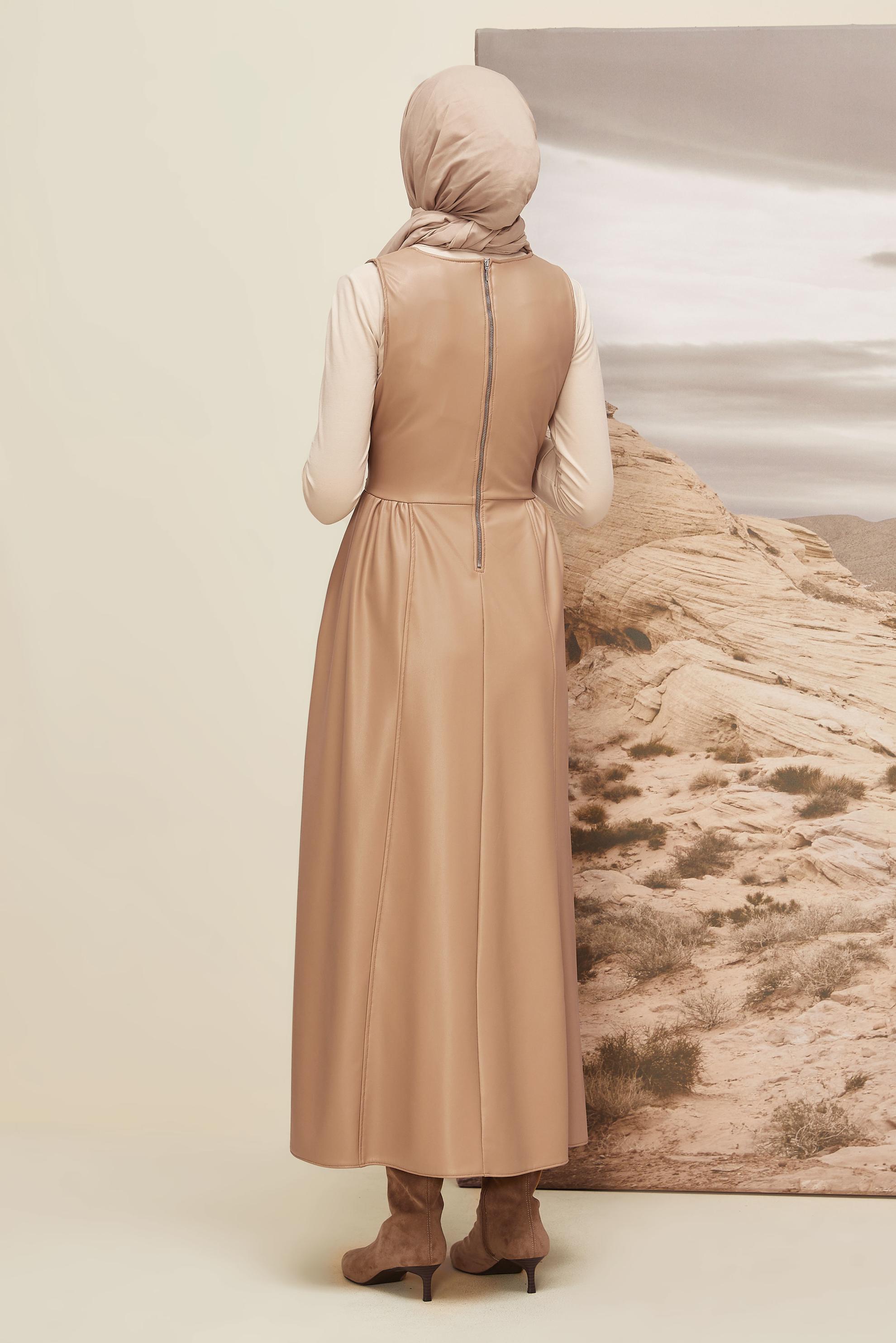 Tesettür giyim BEJ SUNİ DERİ JİLE ELBİSE 46092