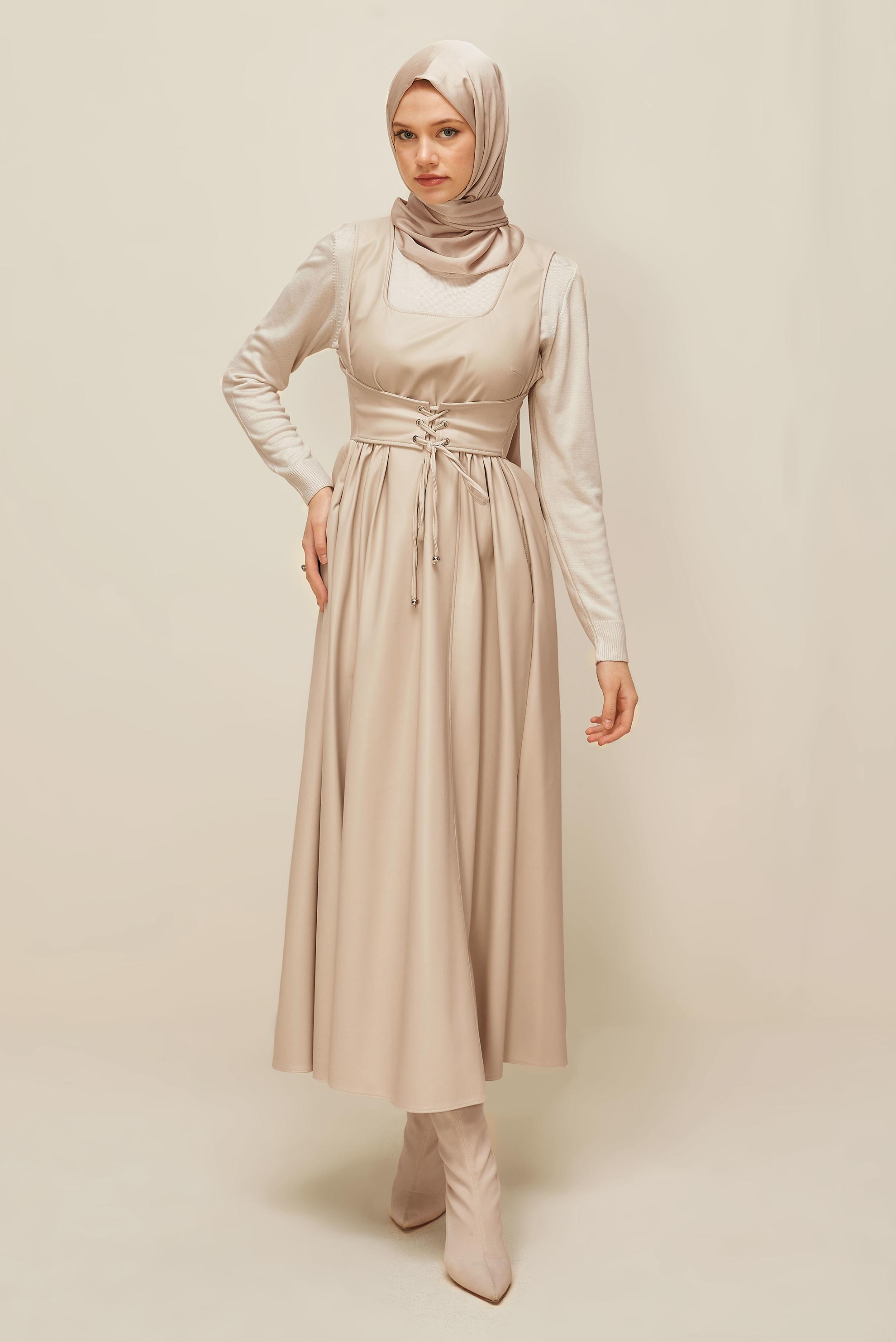 Tesettür giyim BEJ SUNİ DERİ JİLE ELBİSE 46092