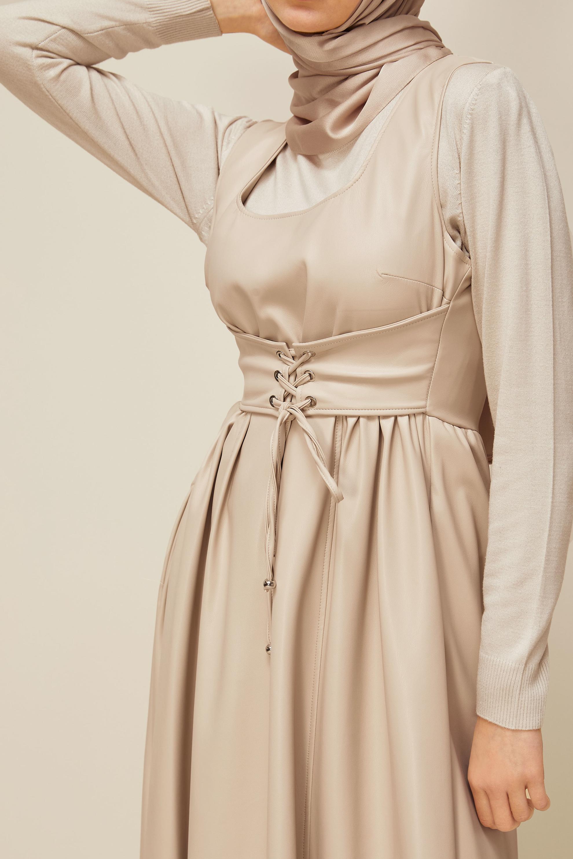 Tesettür giyim BEJ SUNİ DERİ JİLE ELBİSE 46092