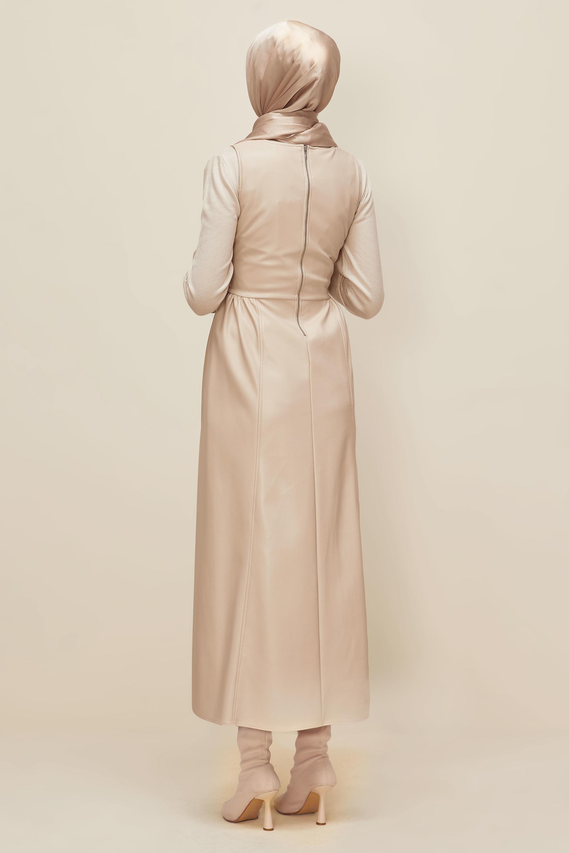Tesettür giyim BEJ SUNİ DERİ JİLE ELBİSE 46092