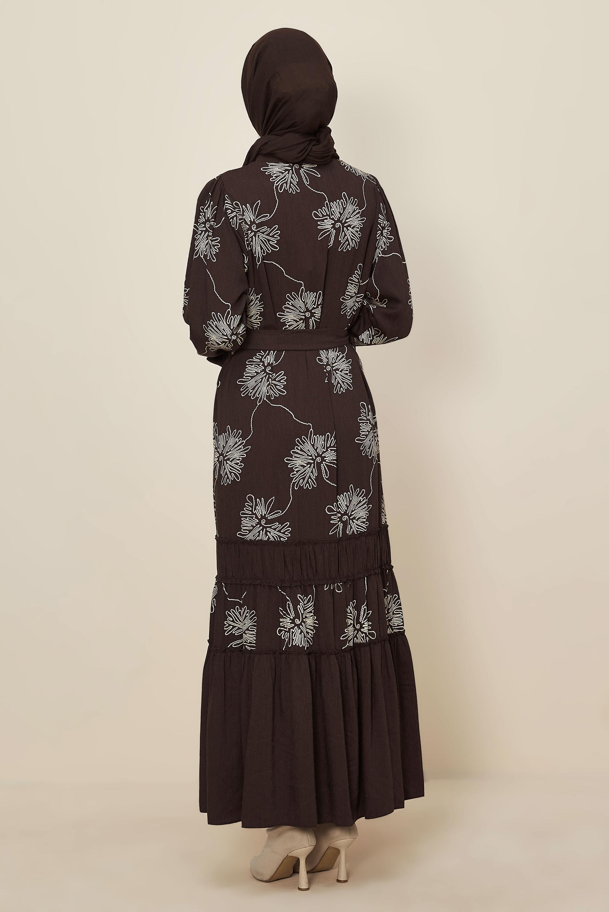 Tesettür giyim KAHVE DESENLİ KUŞAKLI ELBİSE 46100