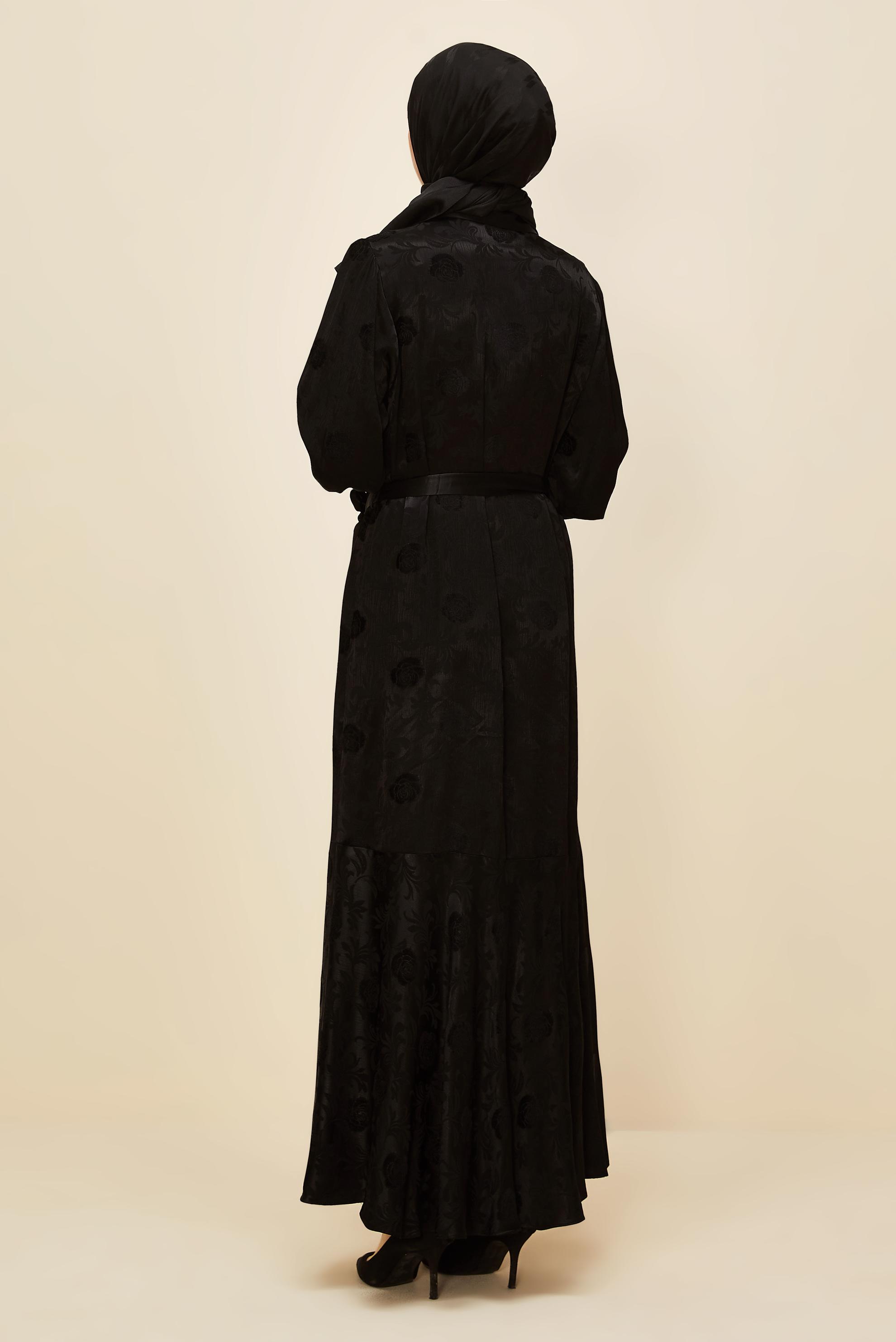 Tesettür giyim SİYAH KUŞAKLI JAKAR ELBİSE 46106