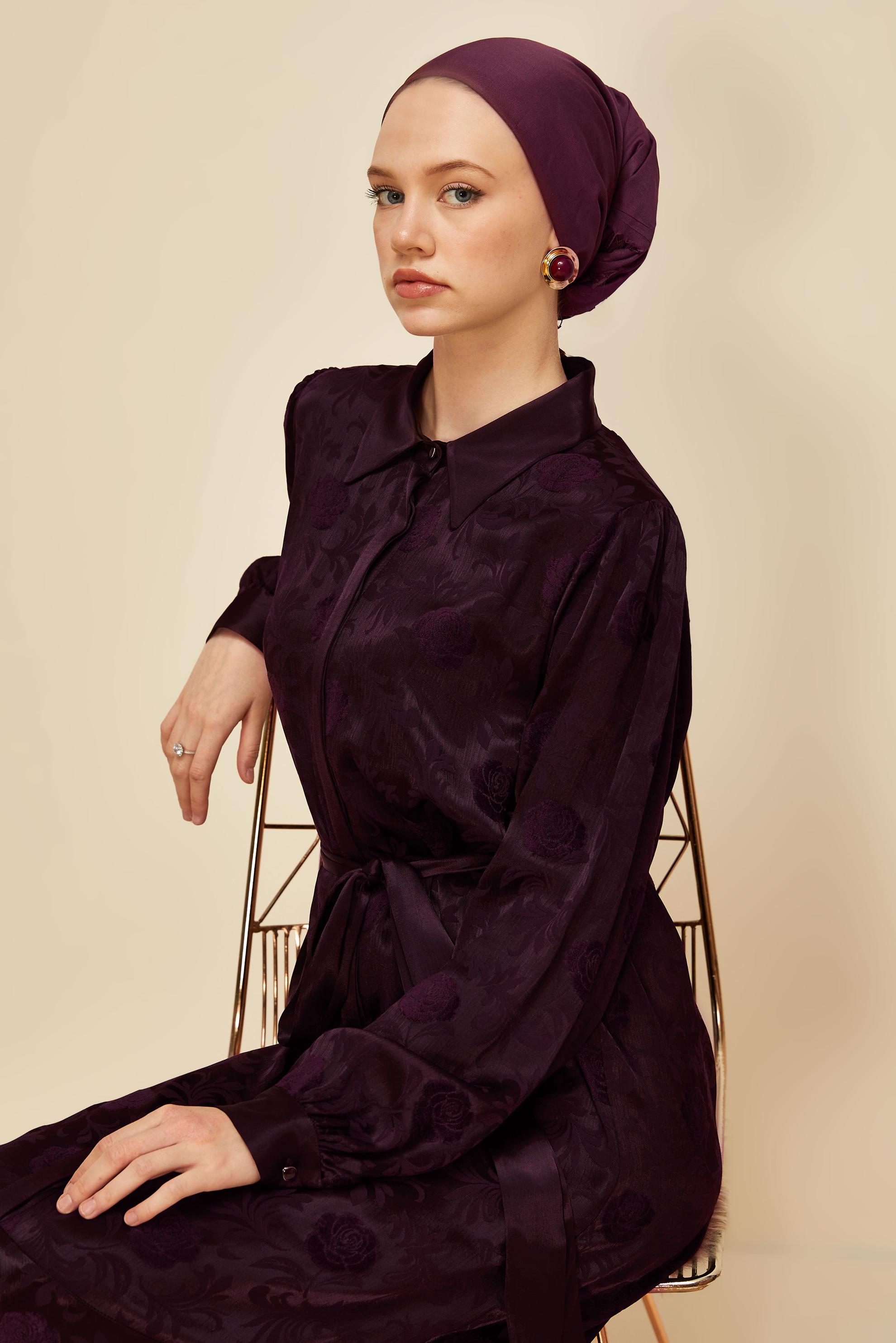 Tesettür giyim BORDO KUŞAKLI JAKAR ELBİSE 46106