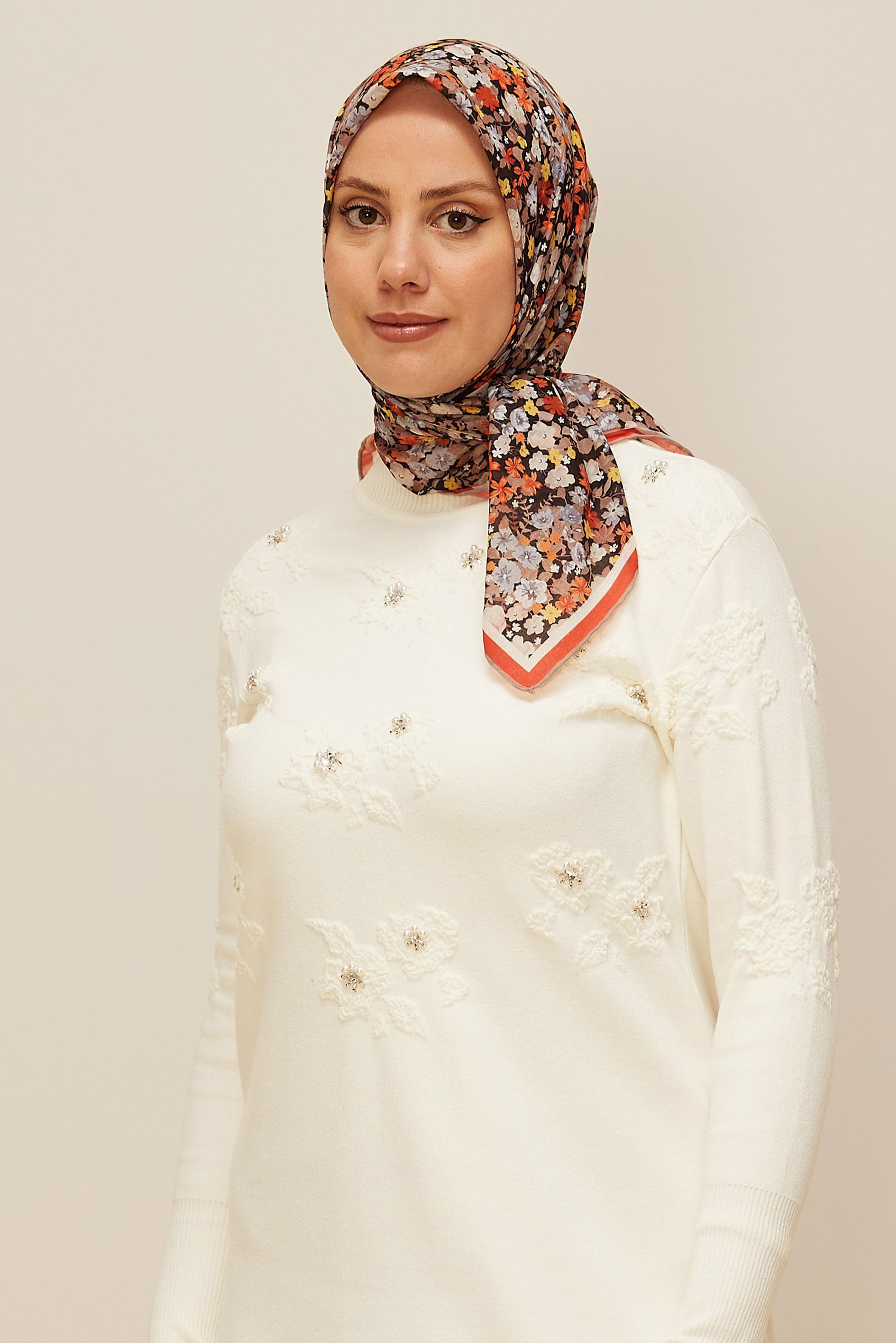 Tesettür giyim TURUNCU ALVİNA ÇİÇEK DESENLİ EŞARP 8603