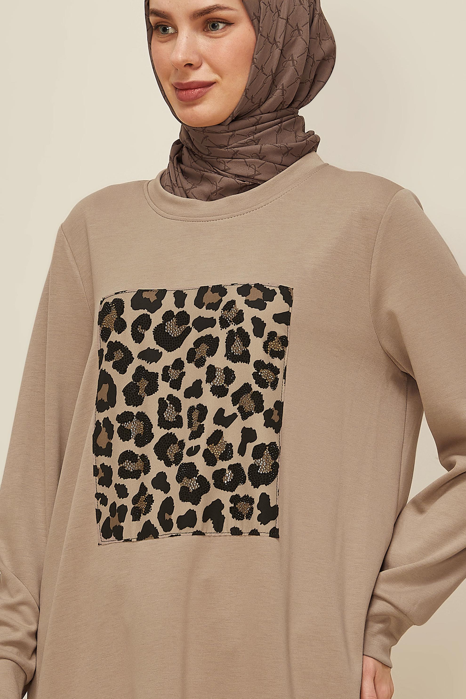 Tesettür giyim BEJ LEOPAR BASKILI EŞOFMAN TUNİK 45921