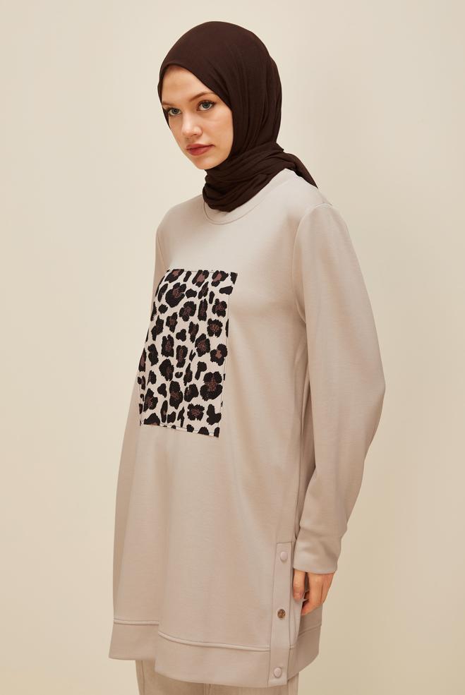 Vêtements hijab ÉCRUE TUNIQUE DE SURVÊTEMENT IMPRIMÉE LÉOPARD 45921 - ALVİNA