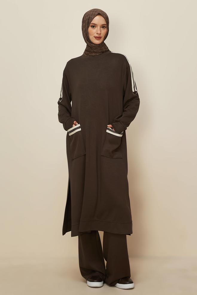 Tesettür giyim KAHVE PANTOLONLU CEP DETAYLI EŞOFMAN TAKIMI 46069 - ALVİNA