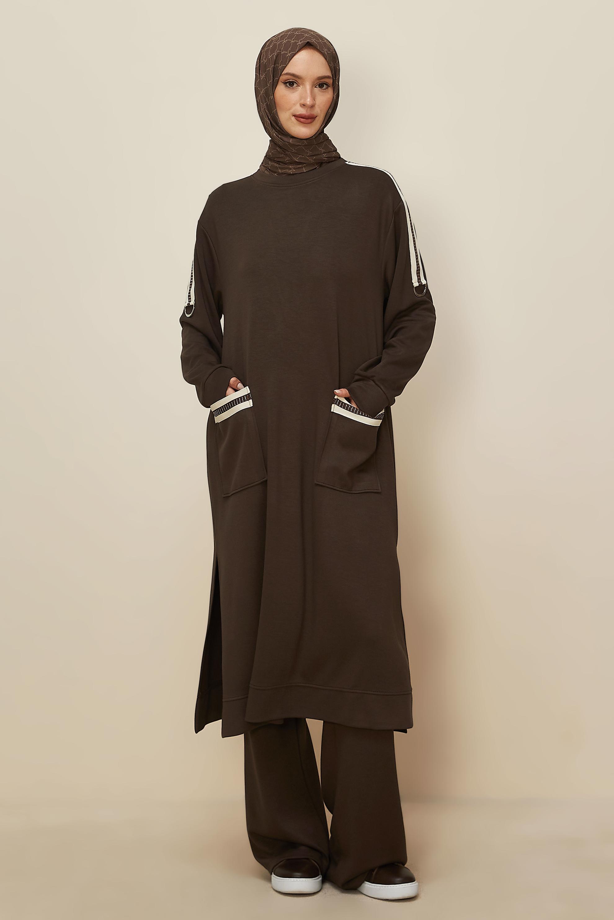 Tesettür giyim KAHVE PANTOLONLU CEP DETAYLI EŞOFMAN TAKIMI 46069