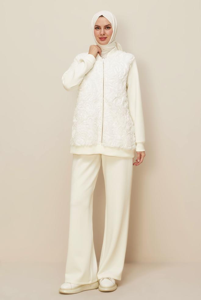 Tesettür giyim BEYAZ PANTOLONLU KÜRK DETAYLI TAKIM 46096 - ALVİNA