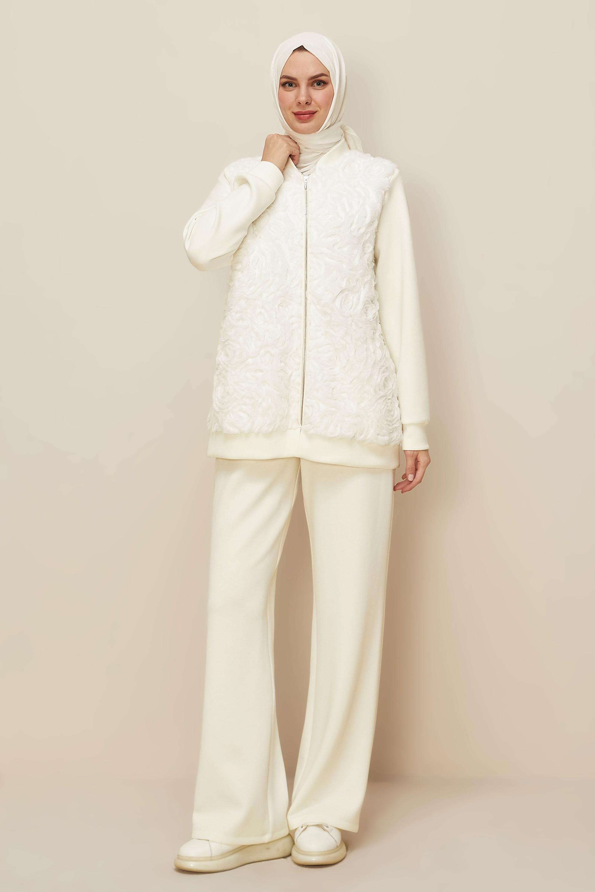 Tesettür giyim BEYAZ PANTOLONLU KÜRK DETAYLI TAKIM 46096