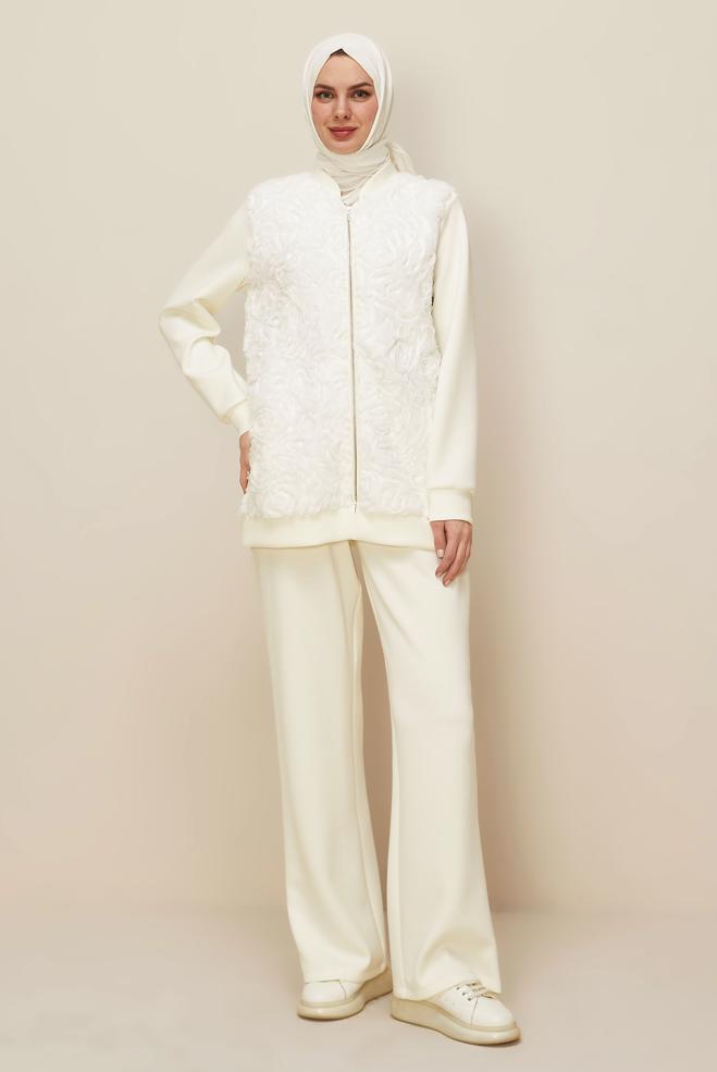 Tesettür giyim BEYAZ PANTOLONLU KÜRK DETAYLI TAKIM 46096 - ALVİNA