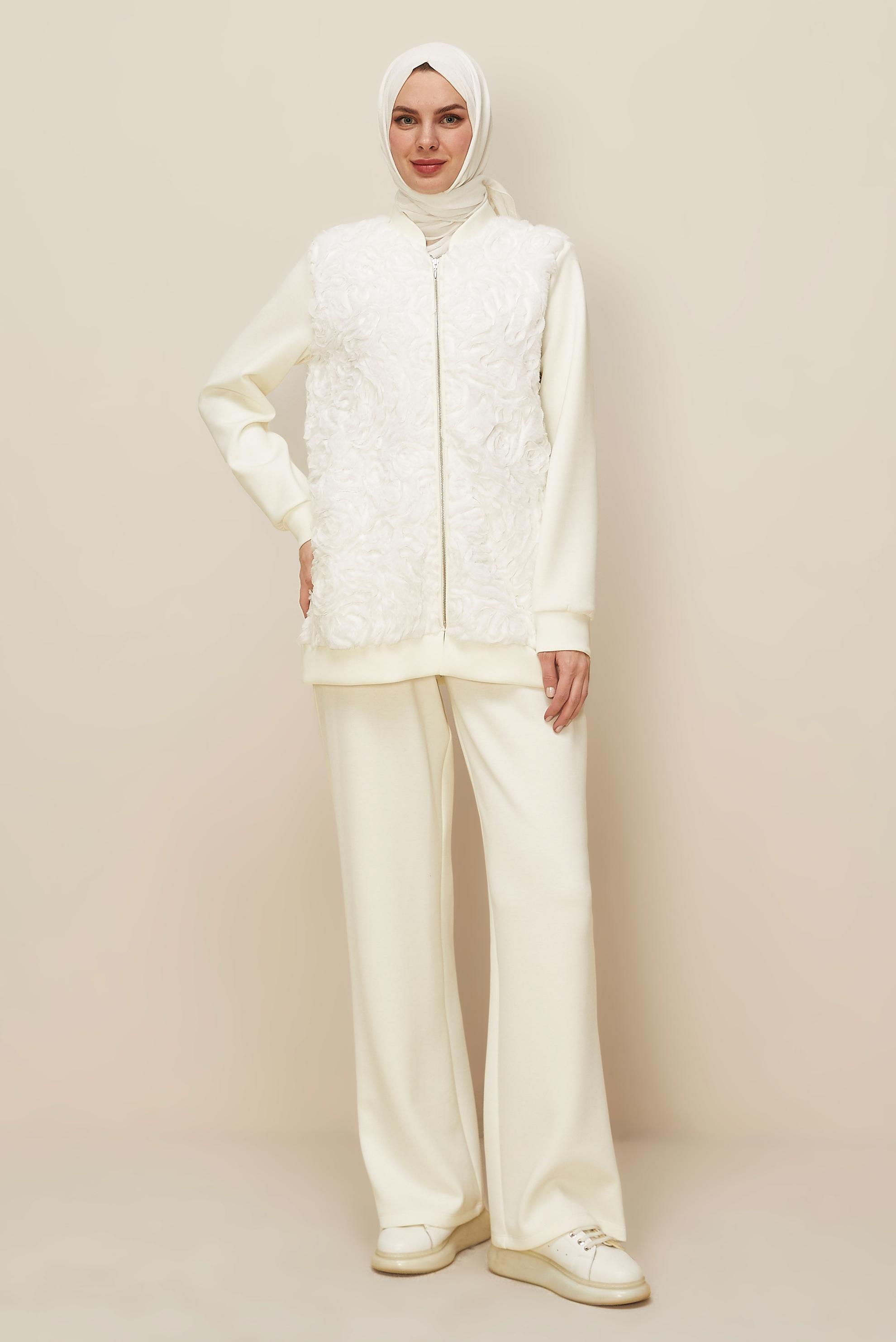 Tesettür giyim BEYAZ PANTOLONLU KÜRK DETAYLI TAKIM 46096