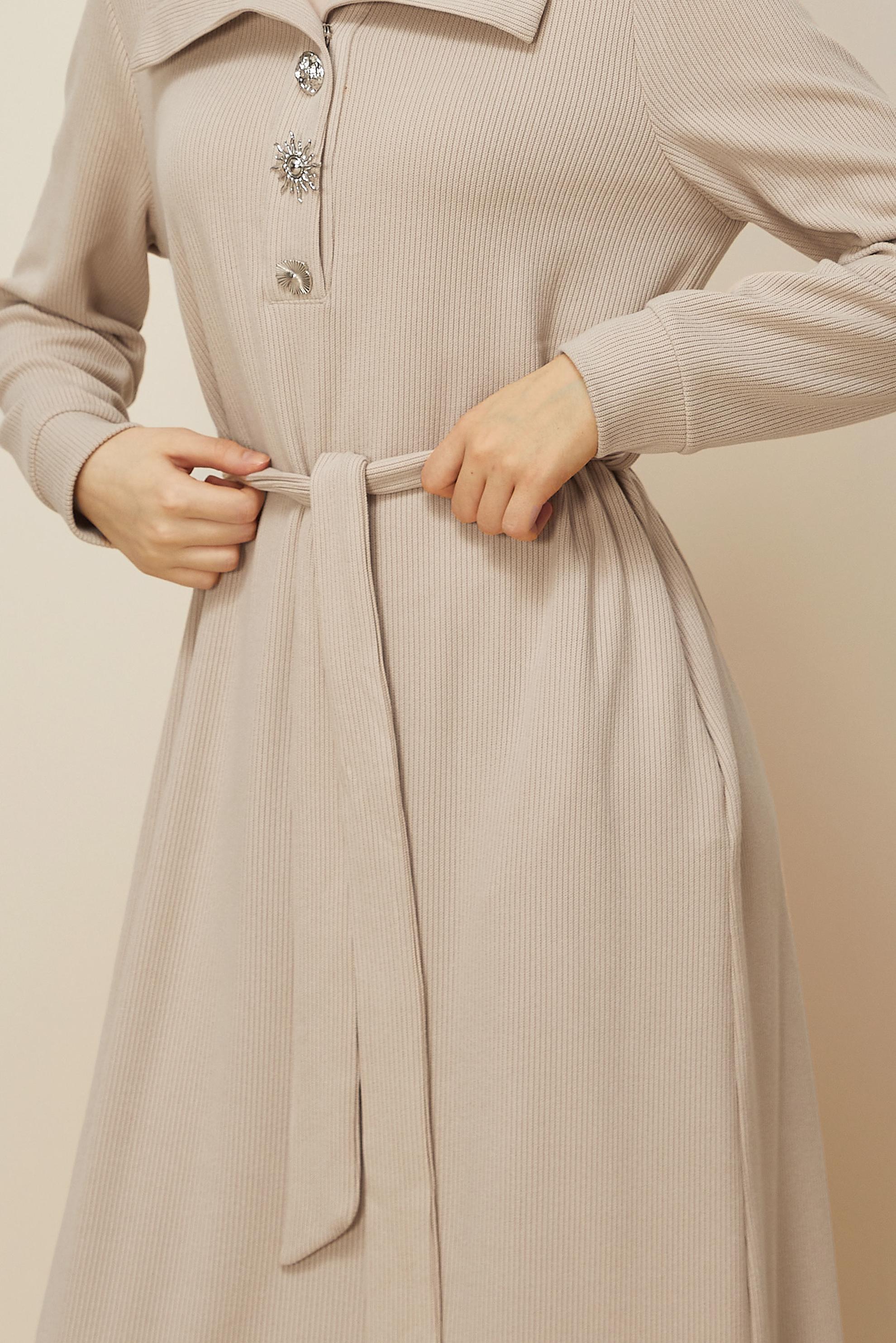 Tesettür giyim BEJ KUŞAKLI EŞOFMAN ELBİSE 46264