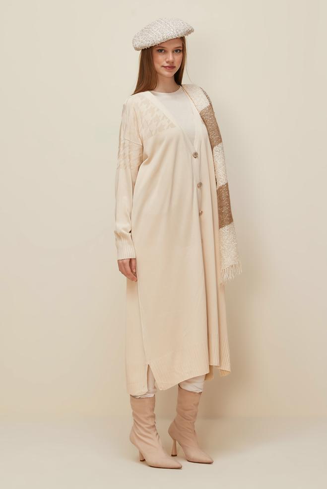 Tesettür giyim BEJ DÜĞMELİ TRİKO HIRKA 45893 - ALVİNA