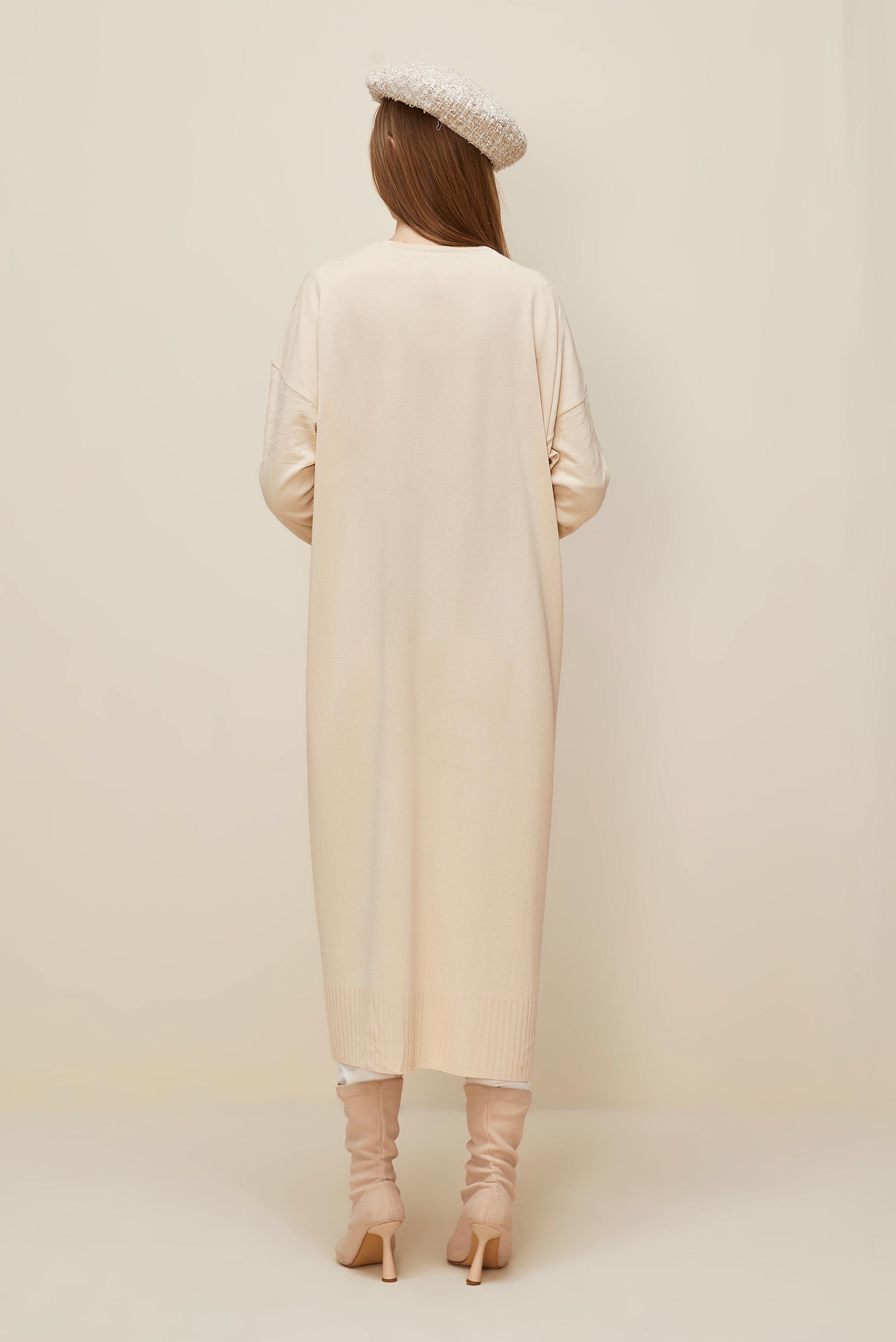 Tesettür giyim BEJ DÜĞMELİ TRİKO HIRKA 45893