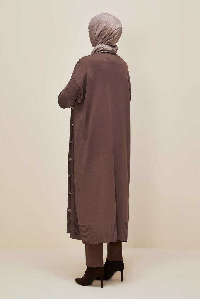 Tesettür giyim KAHVE DÜĞMELİ TRİKO HIRKA 45893 - ALVİNA