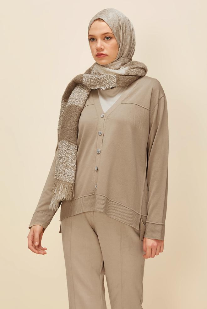 Tesettür giyim BEJ DÜĞMELİ TRİKO HIRKA 45895 - ALVİNA
