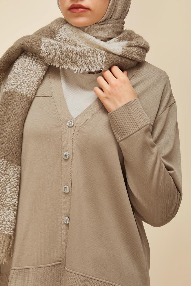 Tesettür giyim BEJ DÜĞMELİ TRİKO HIRKA 45895 - ALVİNA