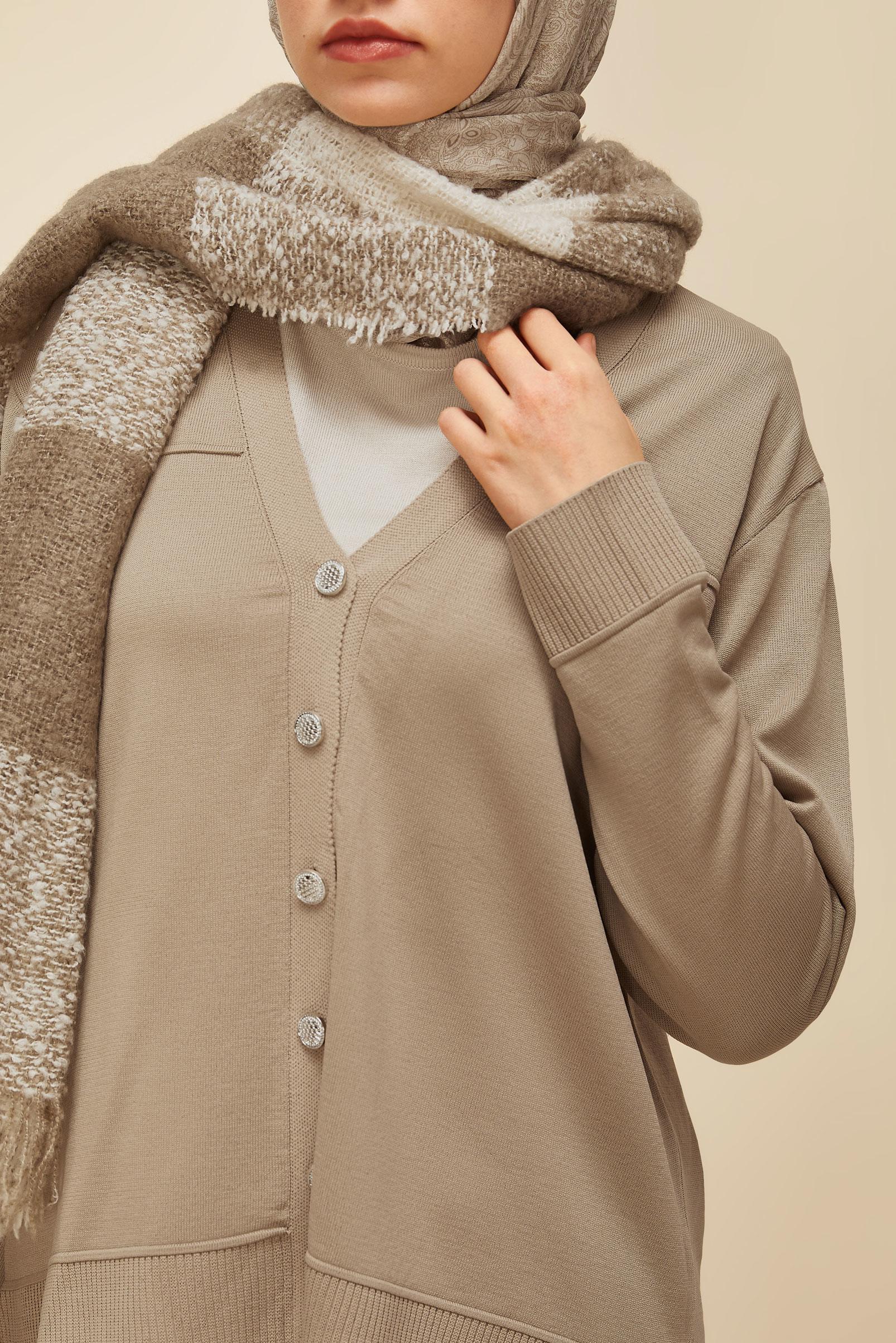 Tesettür giyim BEJ DÜĞMELİ TRİKO HIRKA 45895