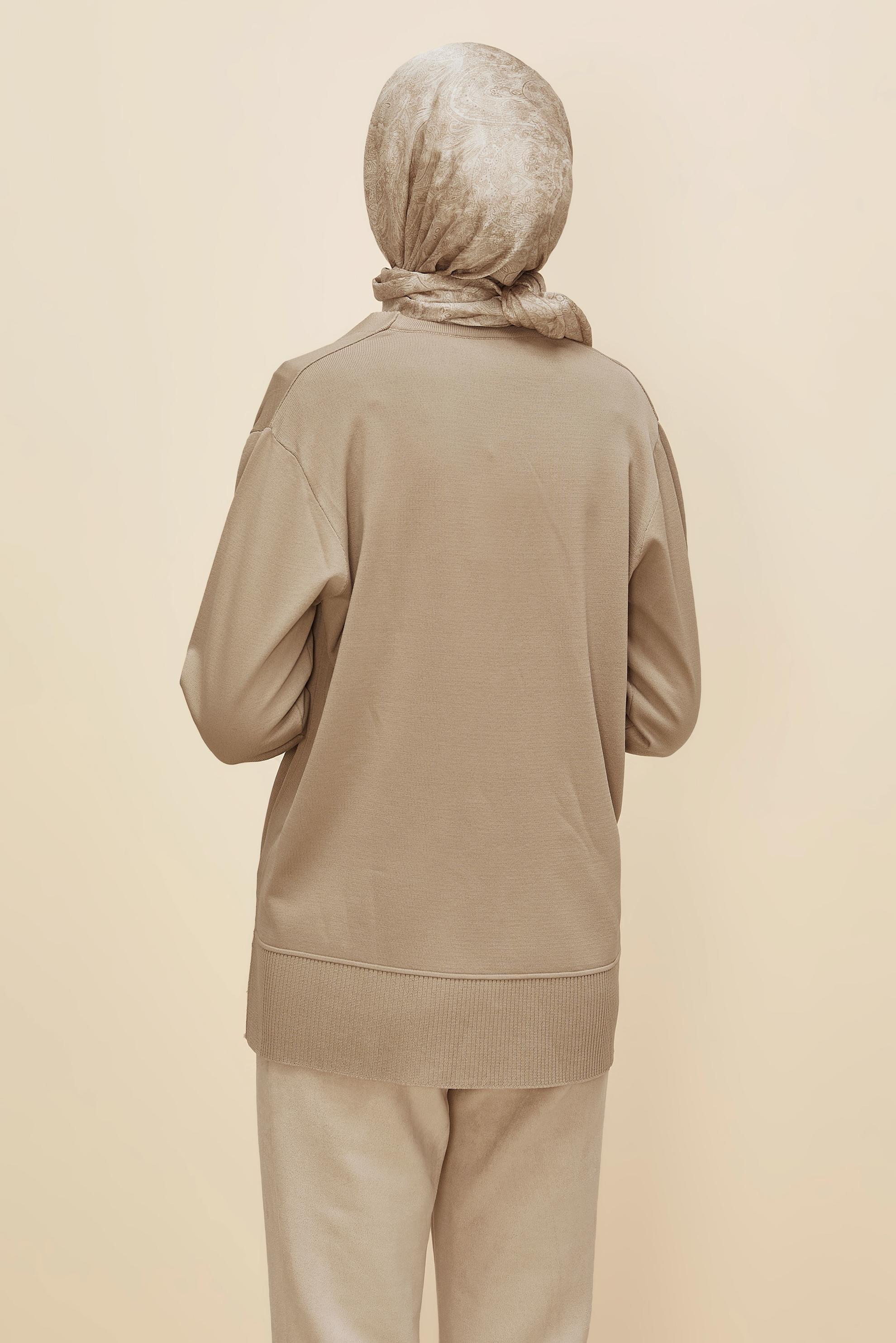 Tesettür giyim BEJ DÜĞMELİ TRİKO HIRKA 45895