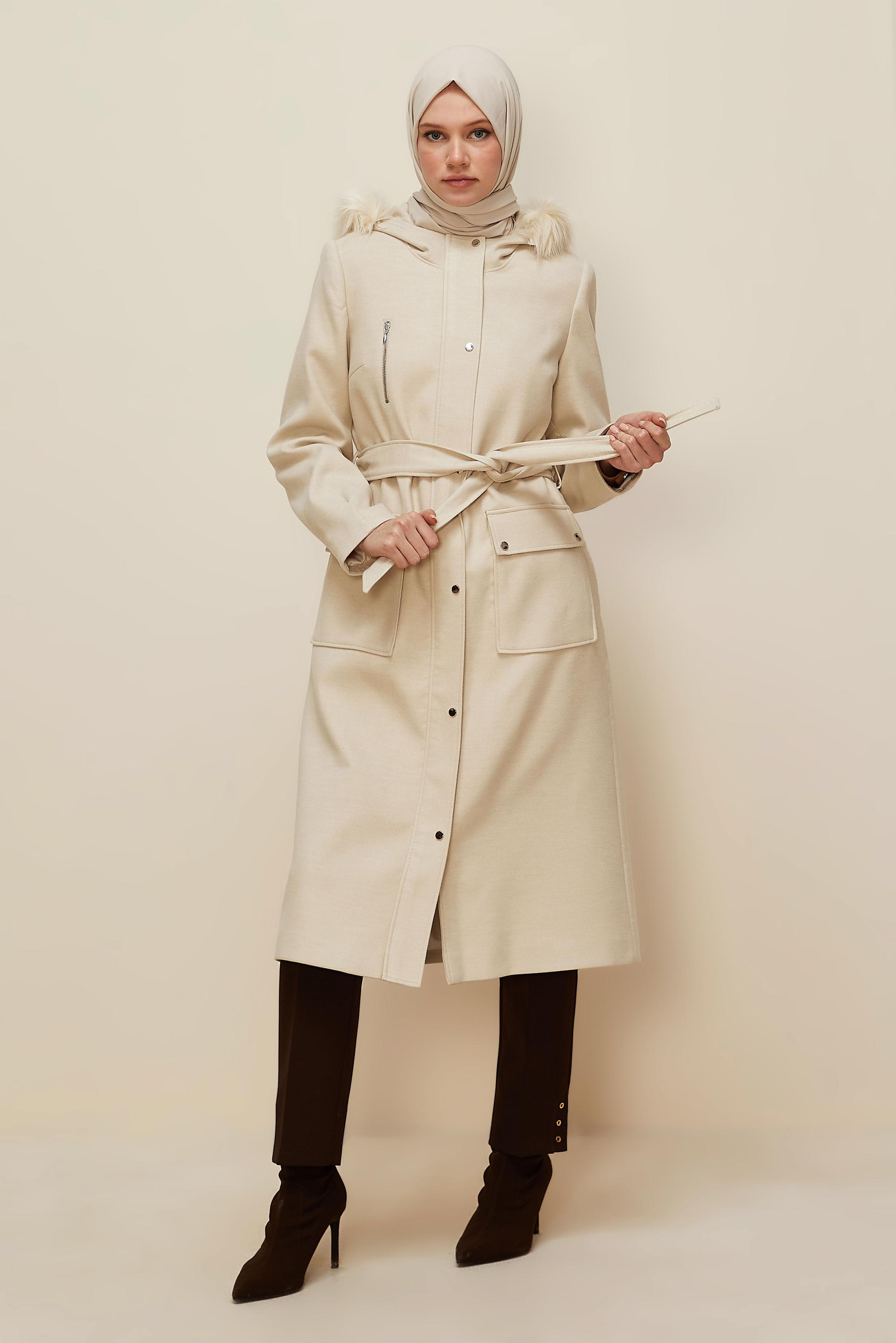 Tesettür giyim BEJ KUŞAKLI KABAN 90580