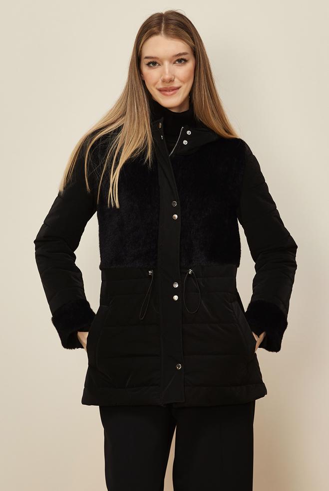 Tesettür giyim SİYAH KAPÜŞONLU KÜRK DETAYLI KAPİTONE KABAN 90606 - ALVİNA