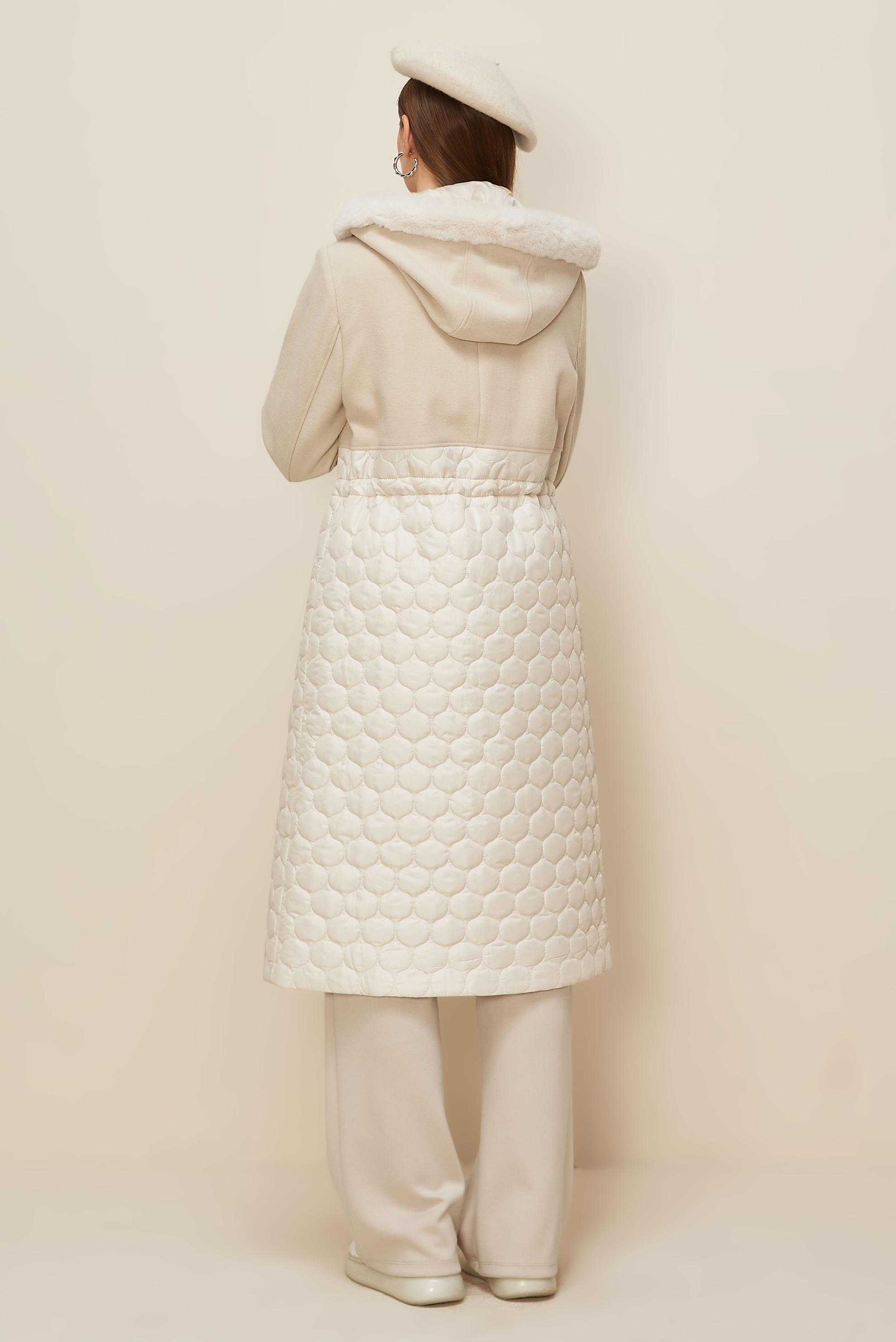 Tesettür giyim BEJ KAPÜŞONLU BELİ BÜZGÜLÜ KABAN 90614