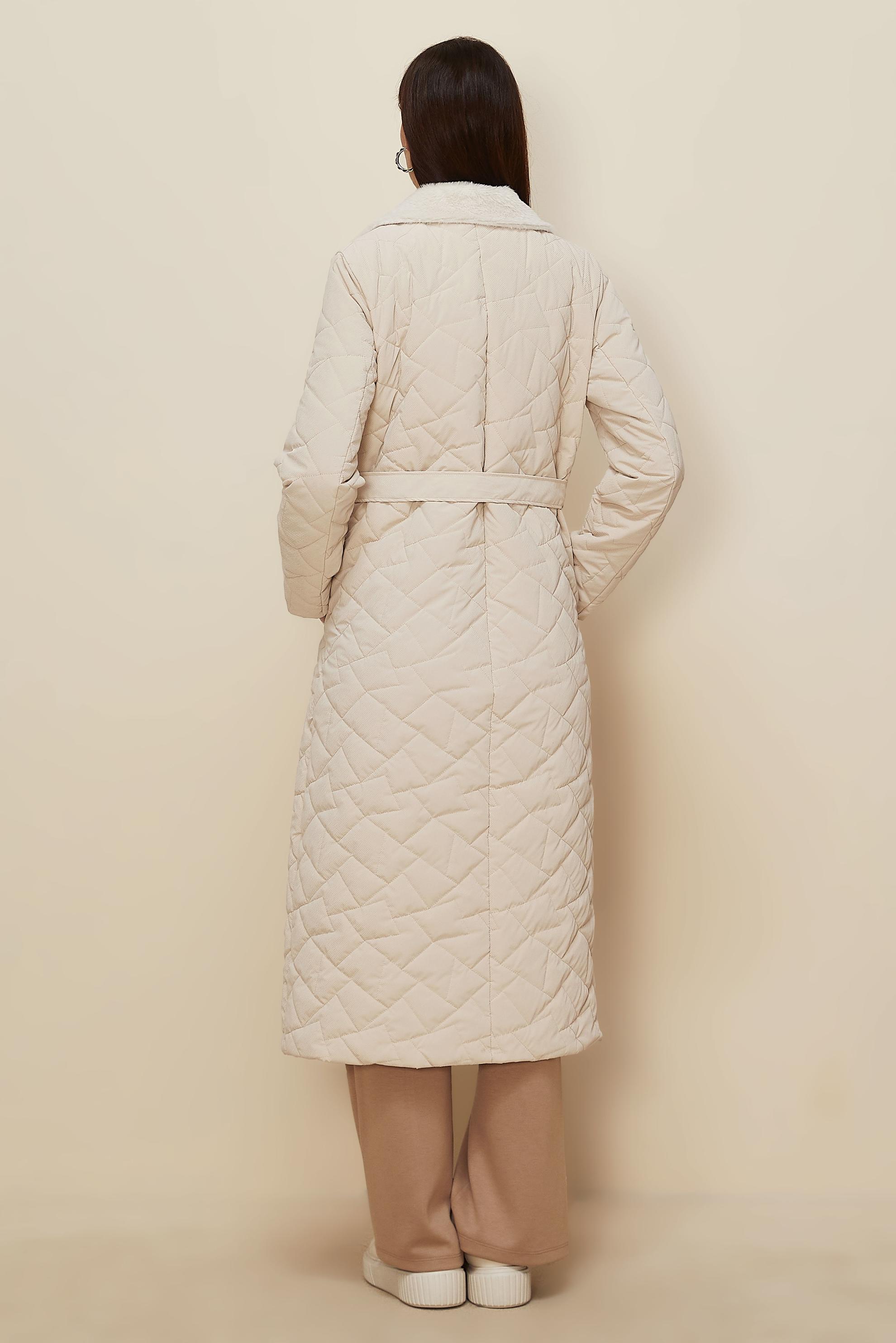 Tesettür giyim BEJ KEMERLİ KAPİTONE KABAN 90634