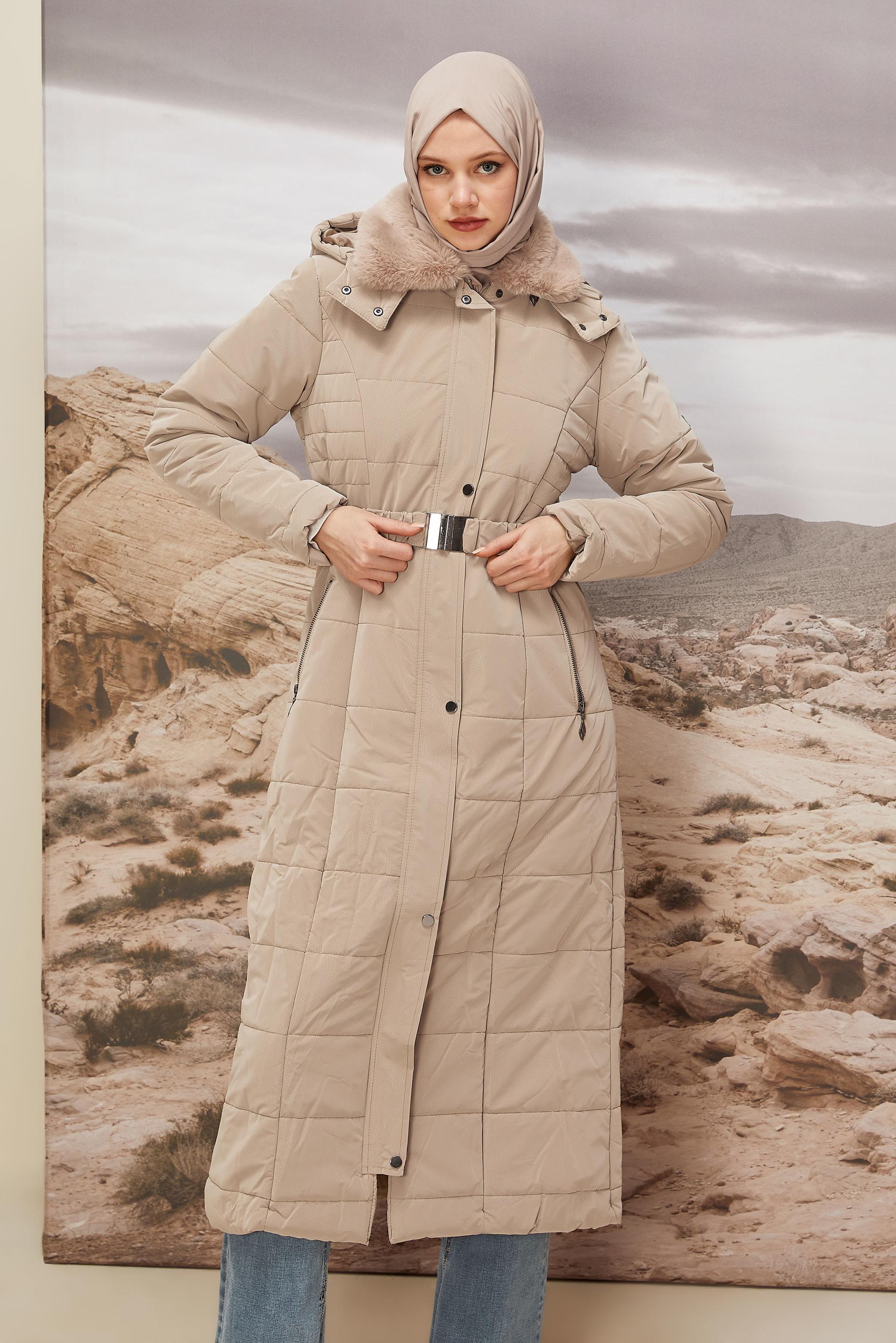 Tesettür giyim BEJ KEMERLİ KABAN 90597